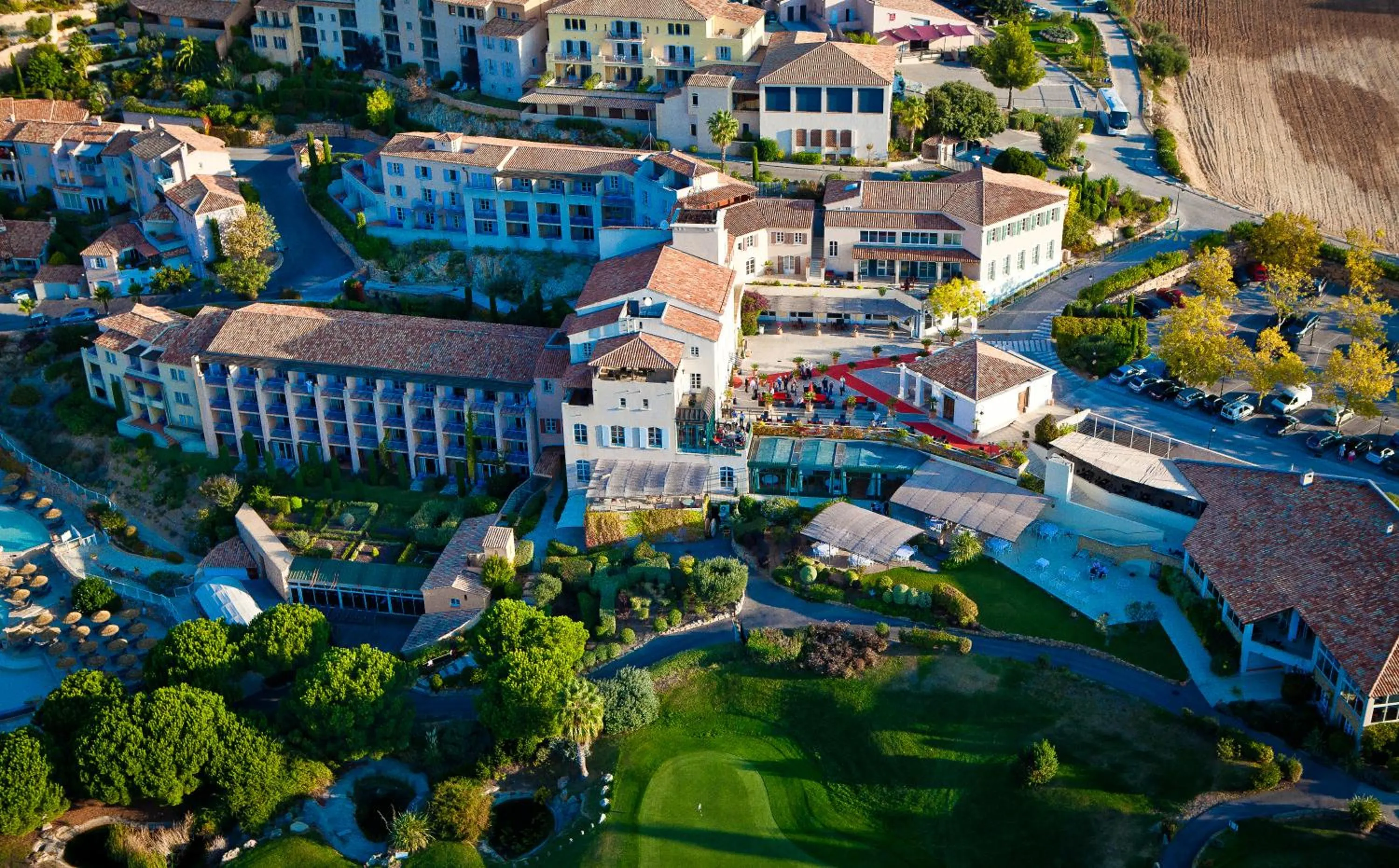 Property building in Le Fregate Provence