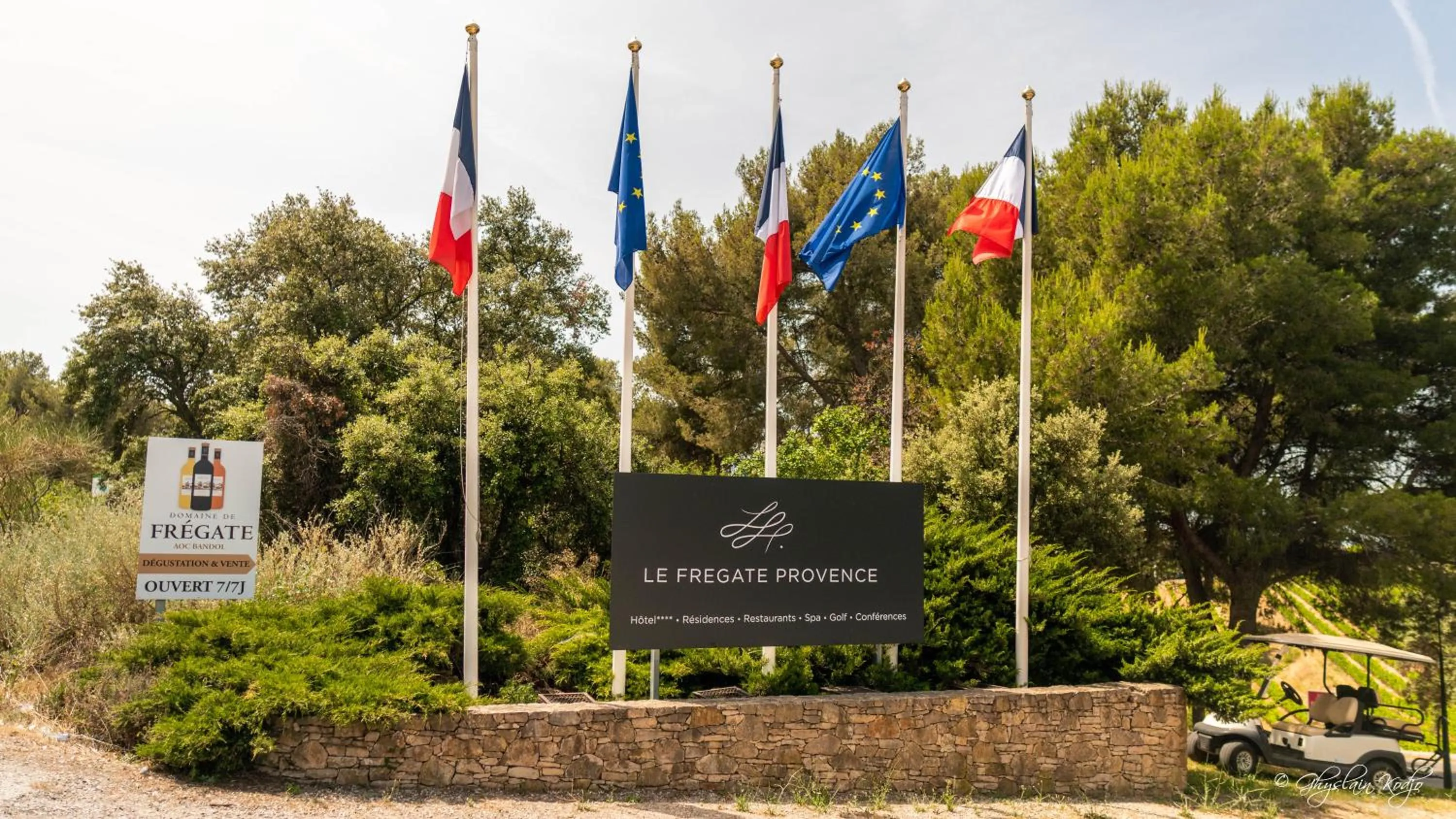 Facade/entrance in Le Fregate Provence