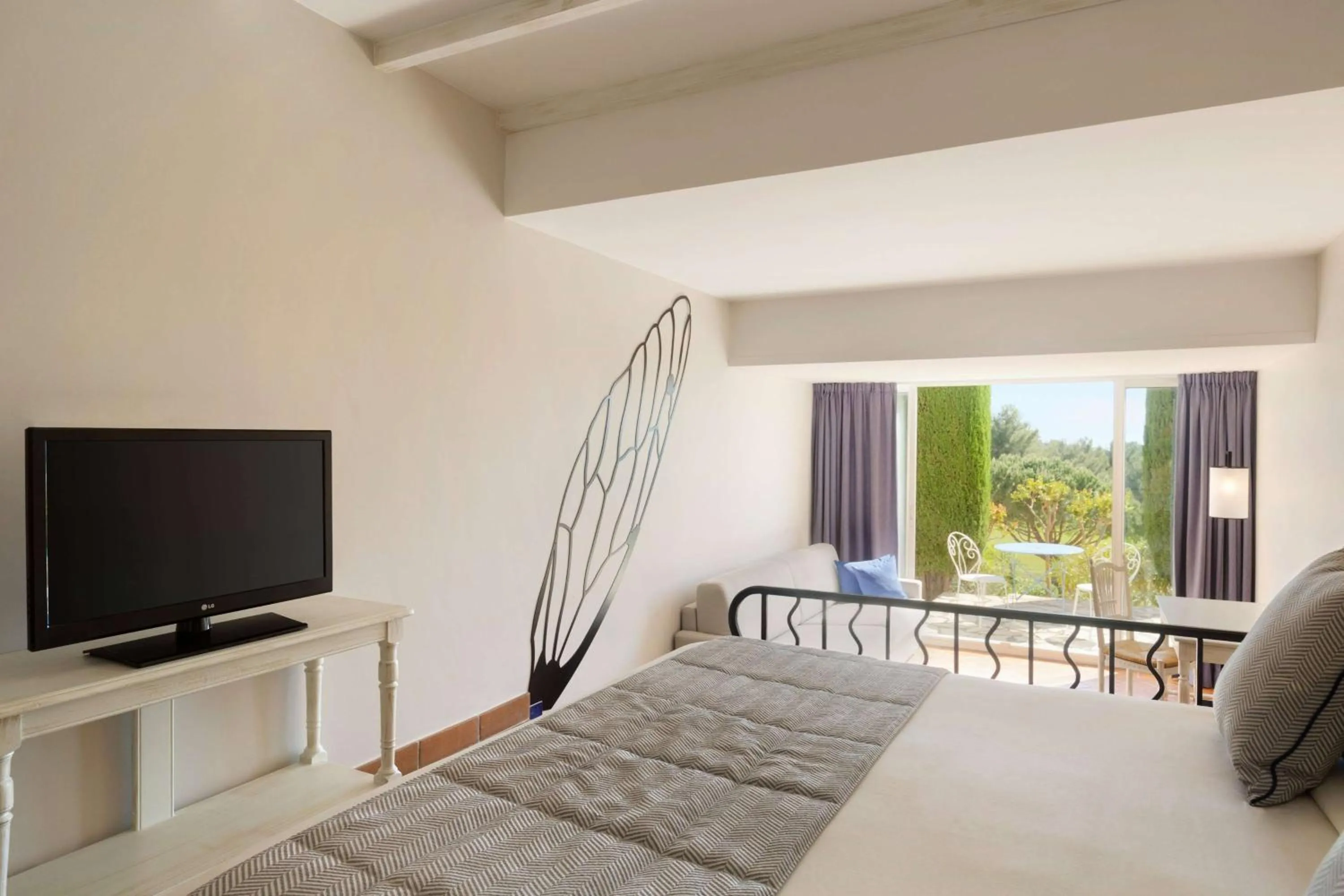 TV and multimedia, Bed in Le Fregate Provence