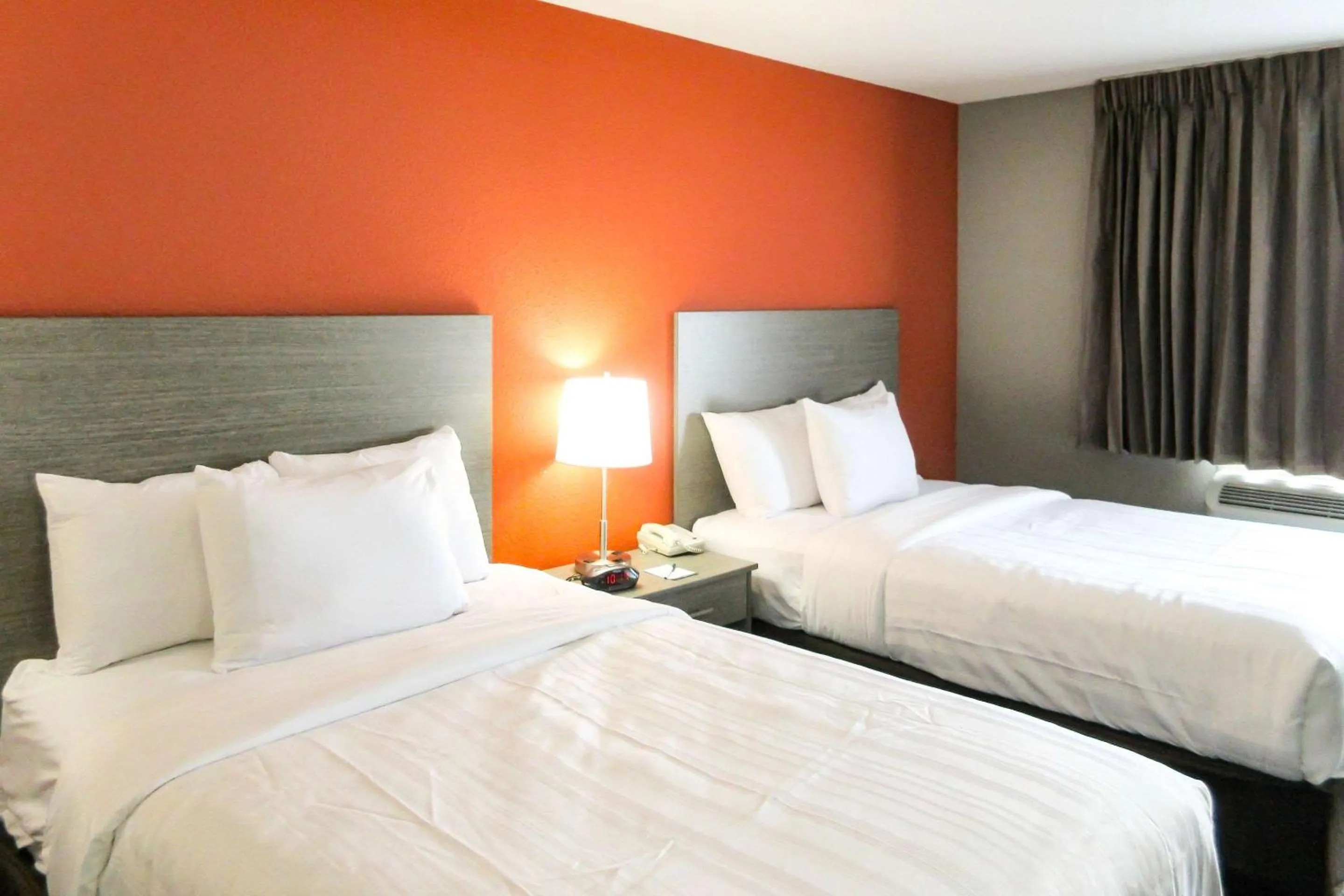 Bedroom, Bed in Quality Inn & Suites Hammond Near I-8090