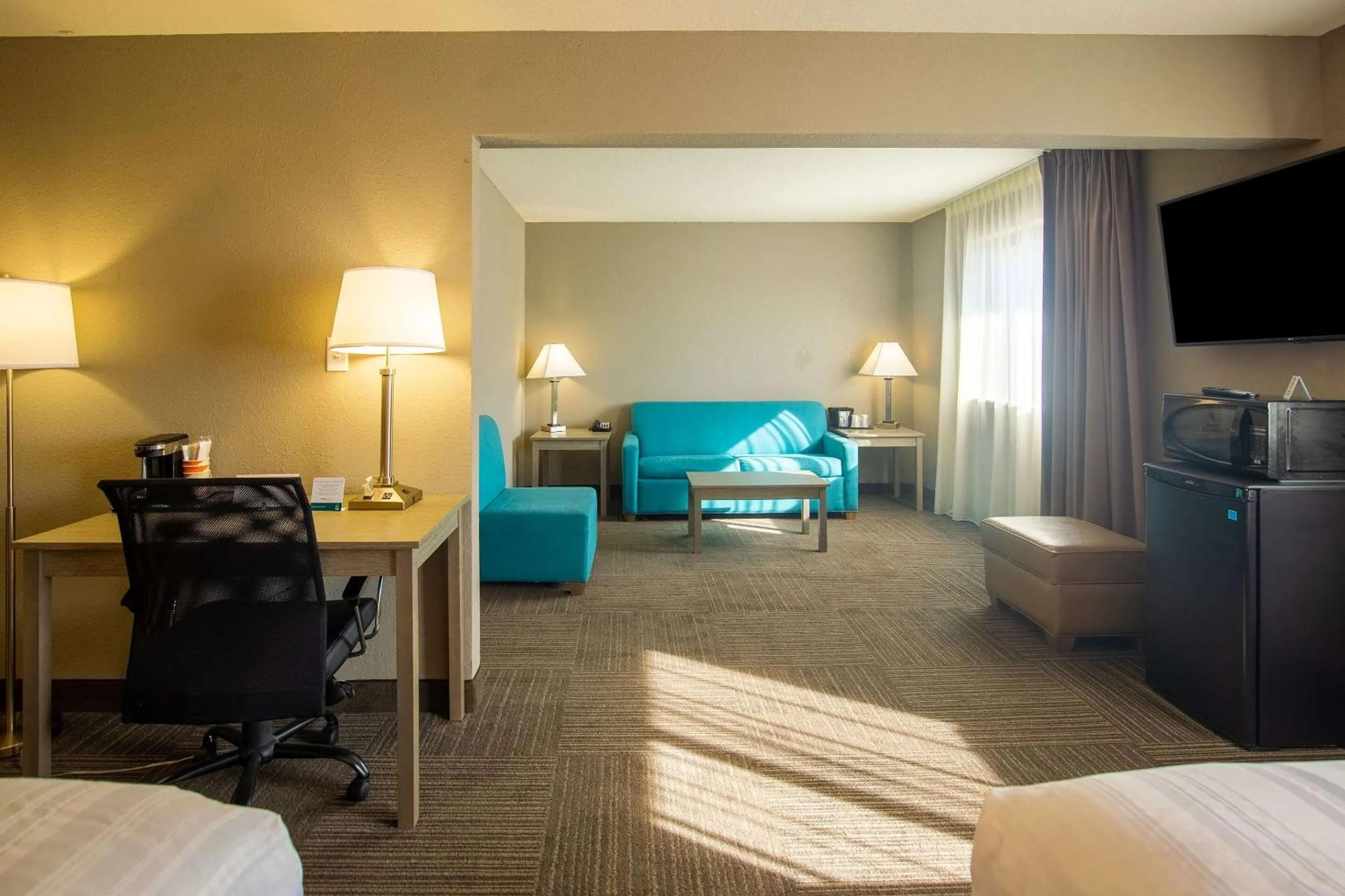 Bedroom, Bed in Quality Inn & Suites Hammond Near I-8090