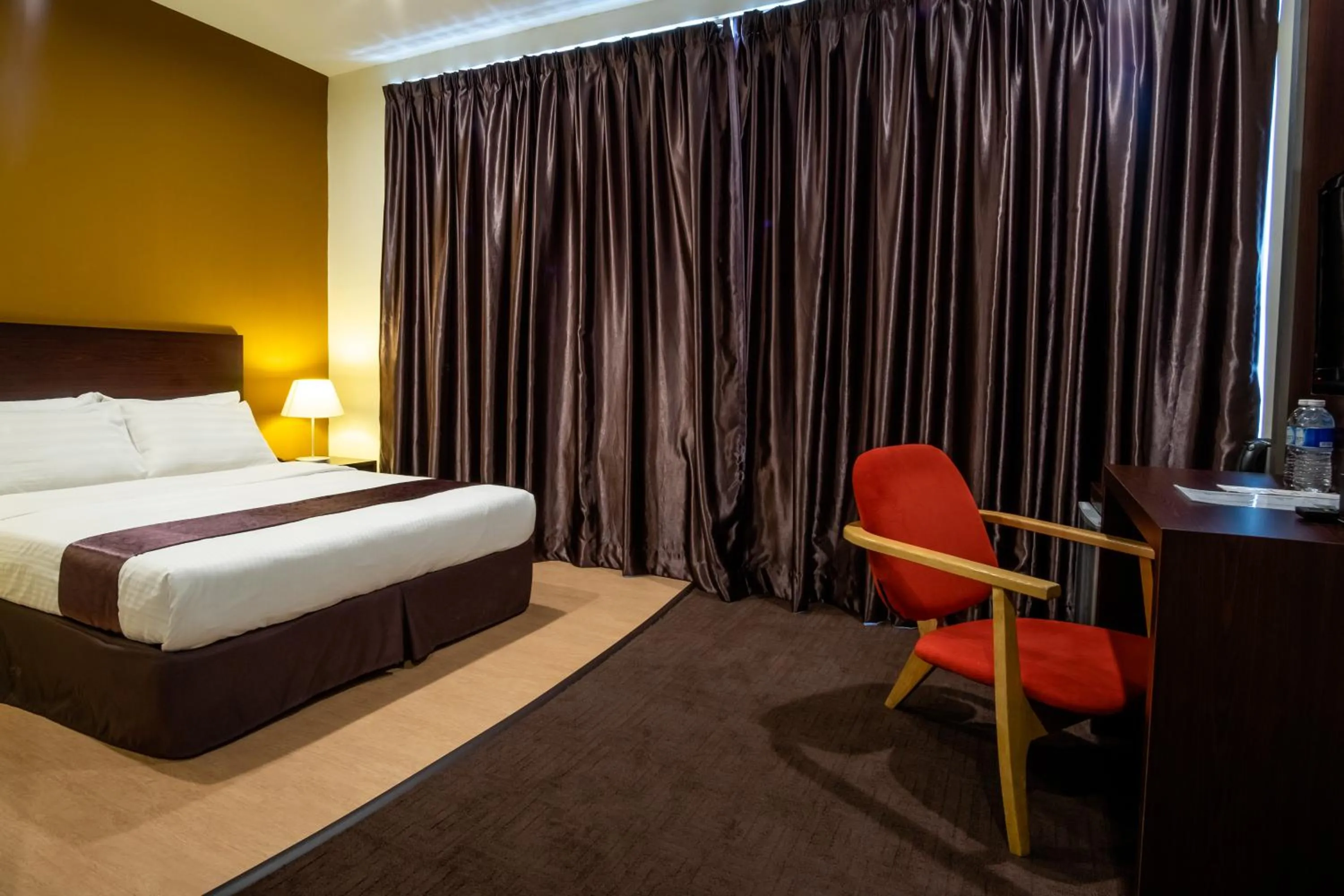 Photo of the whole room, Bed in Orkid Inn Mahkota Cheras