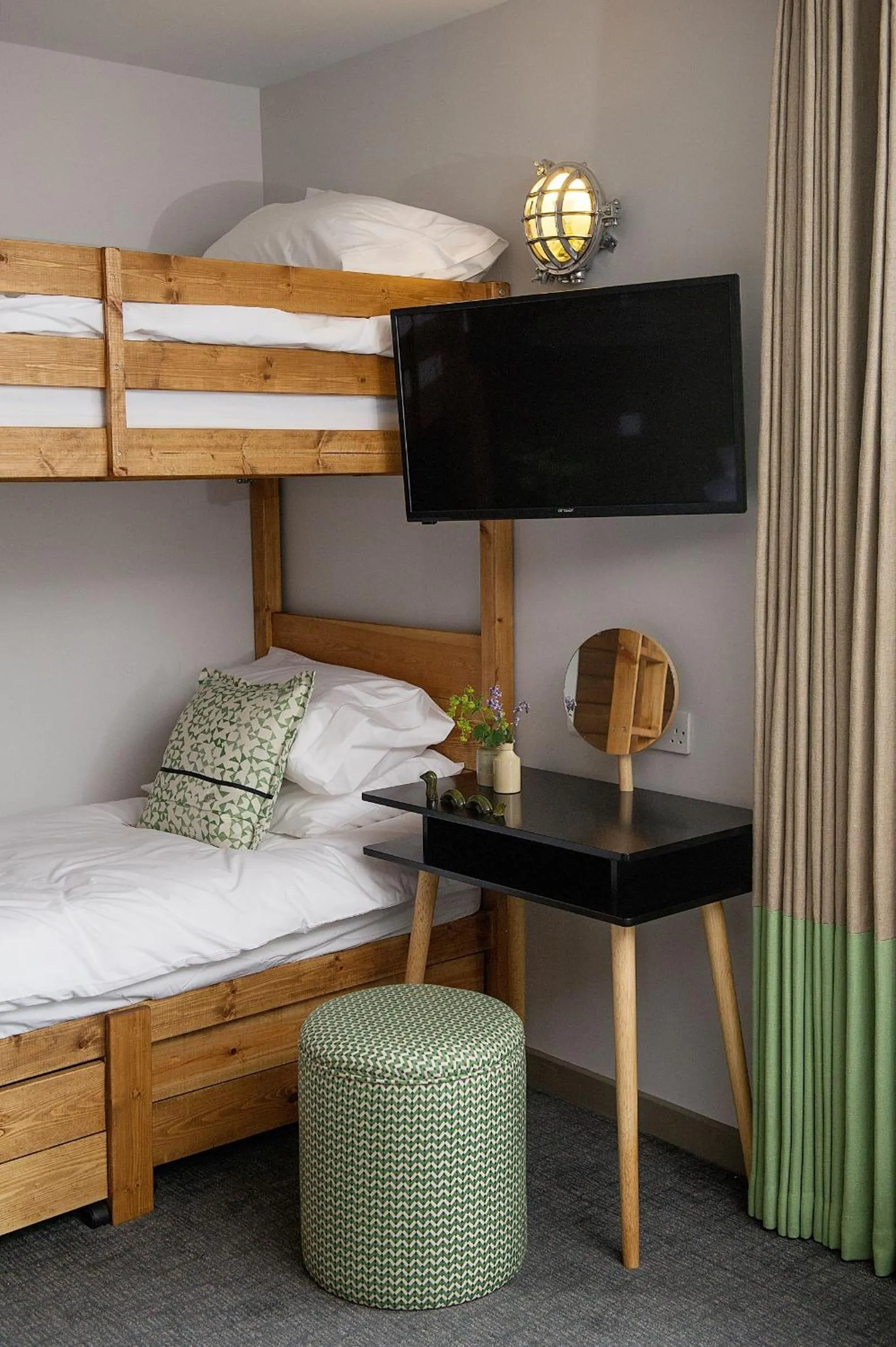 TV and multimedia, Bed in Lock Chambers, Caledonian Canal Centre