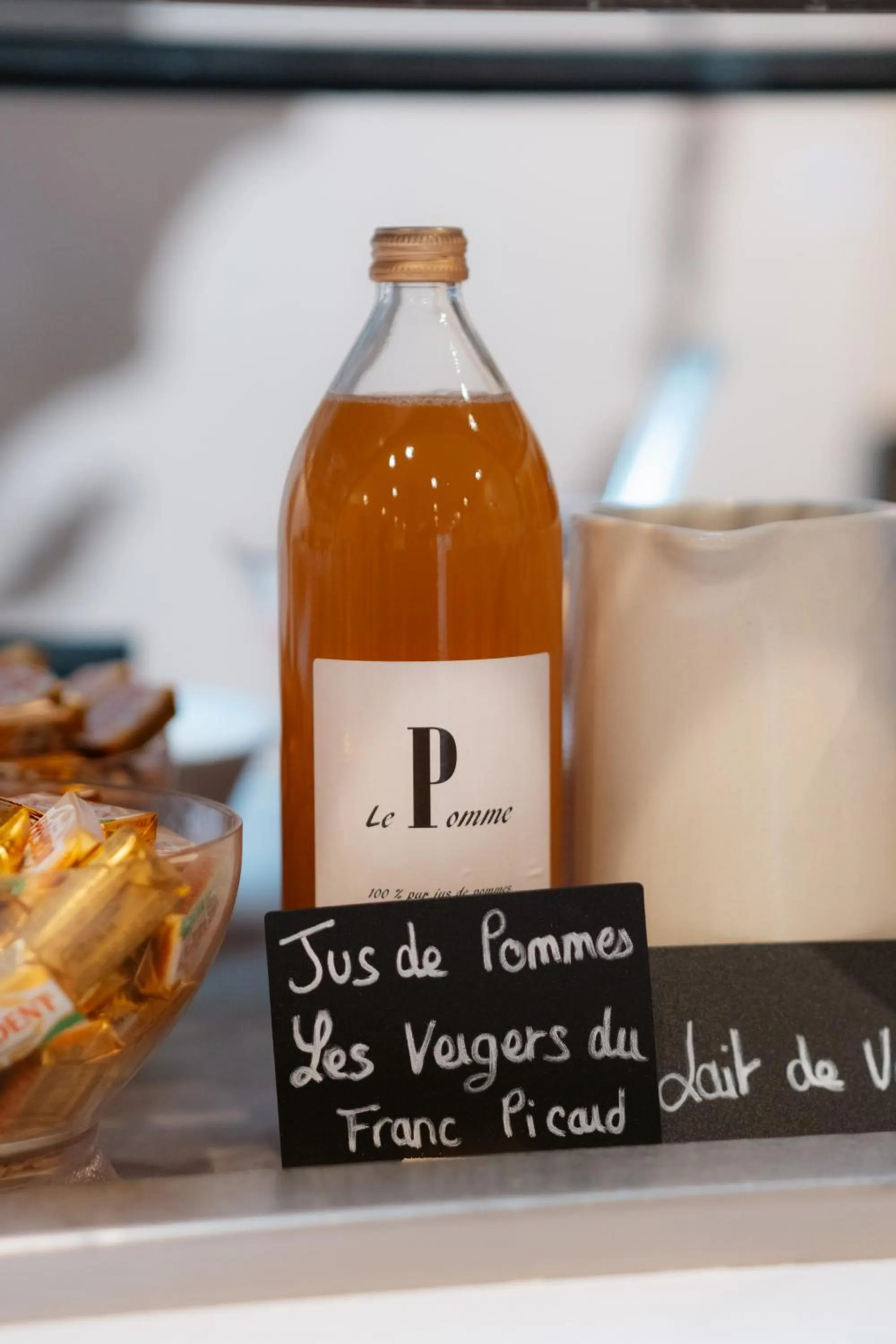 Breakfast in Red Fox