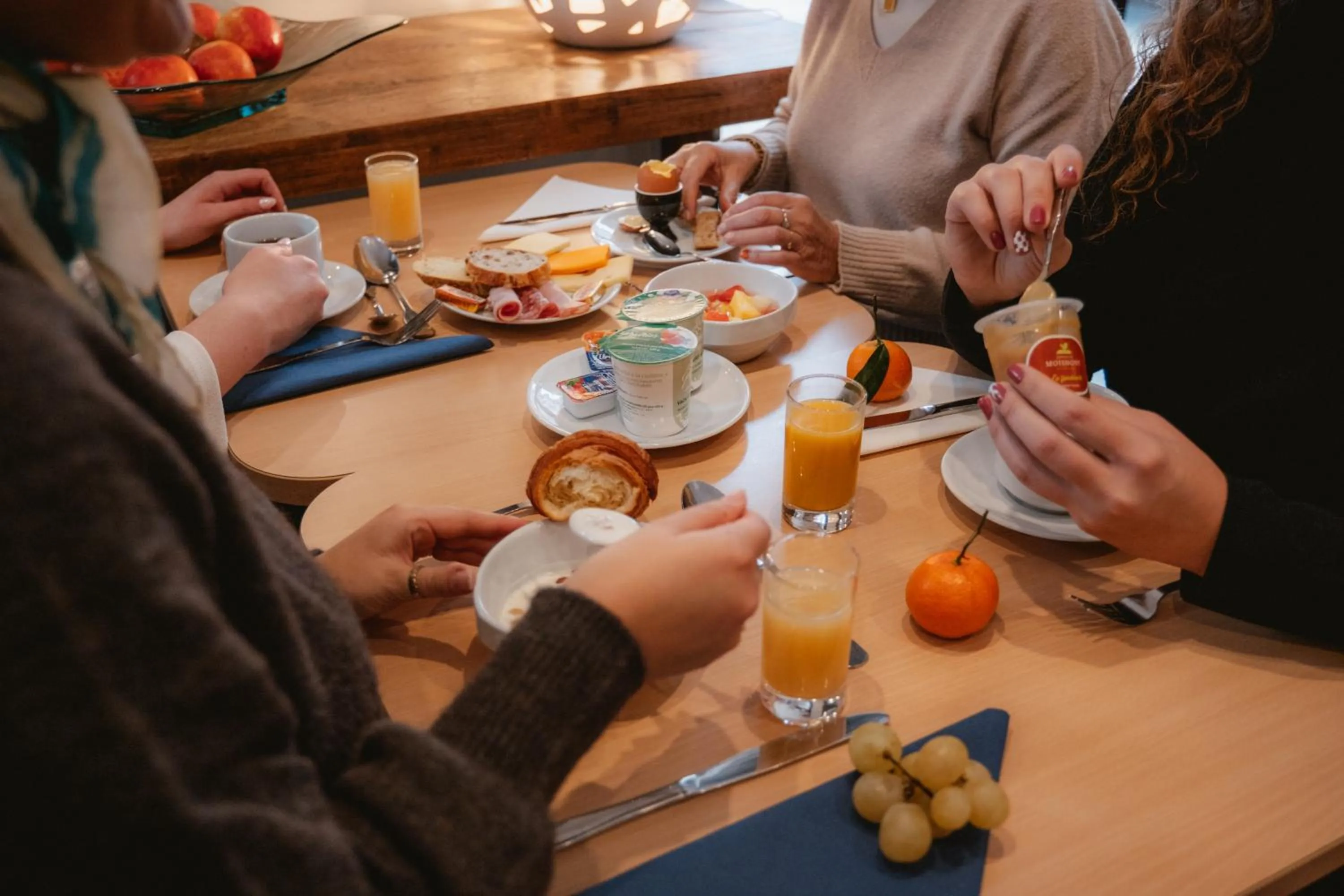 Breakfast in Red Fox