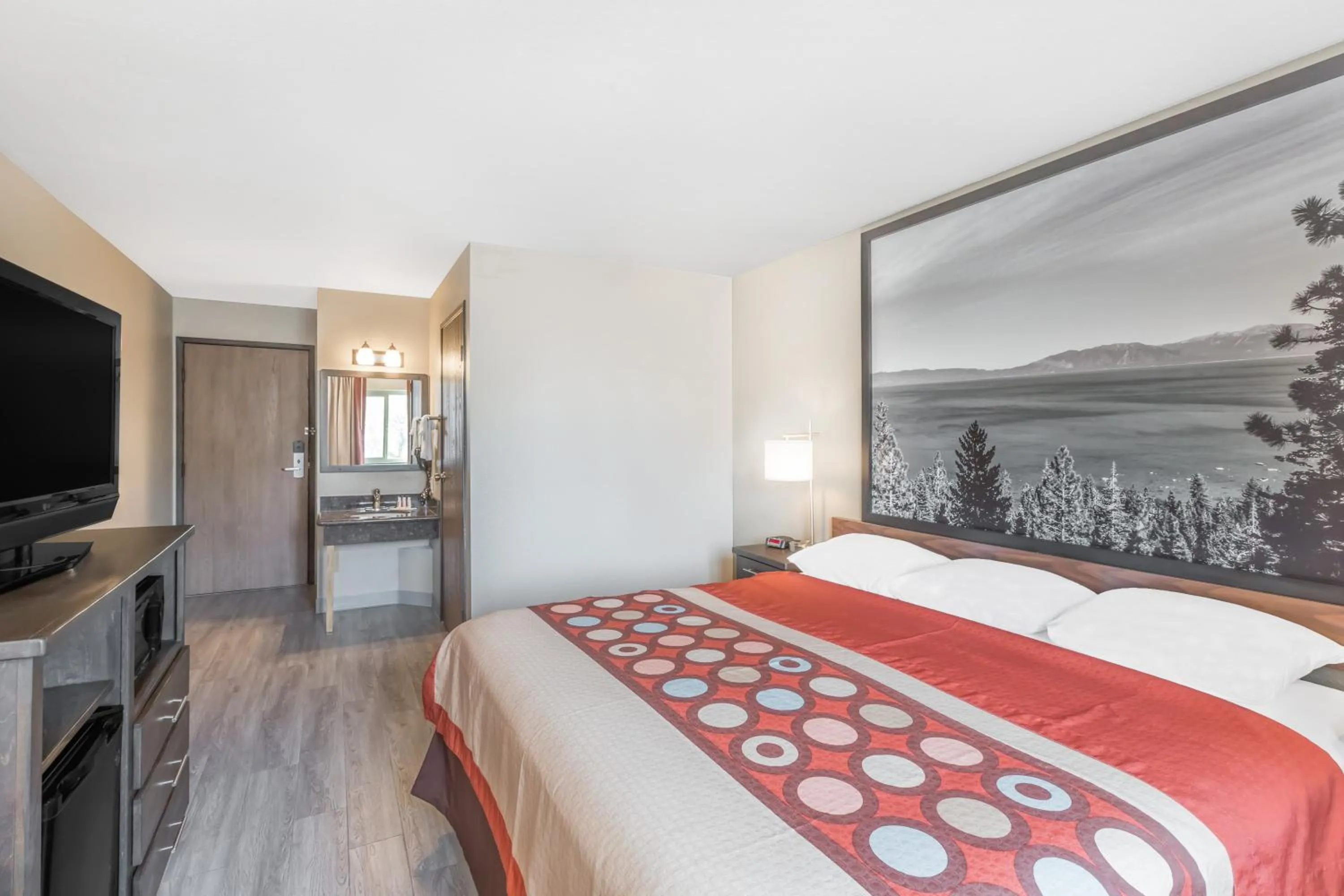 Photo of the whole room, Bed in Super 8 by Wyndham Redding