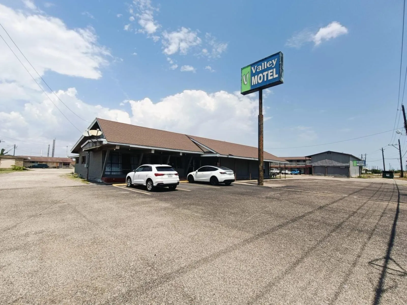 Parking in Valley Motel By Townhouse Corpus Christi Near Airport I 37