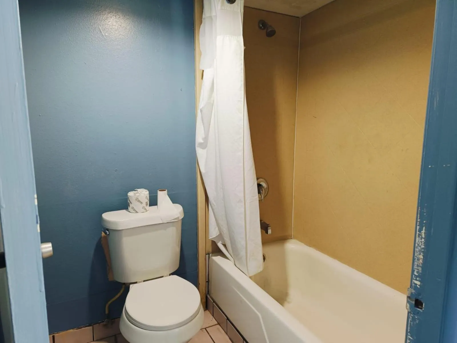 Bathroom in Valley Motel By Townhouse Corpus Christi Near Airport I 37