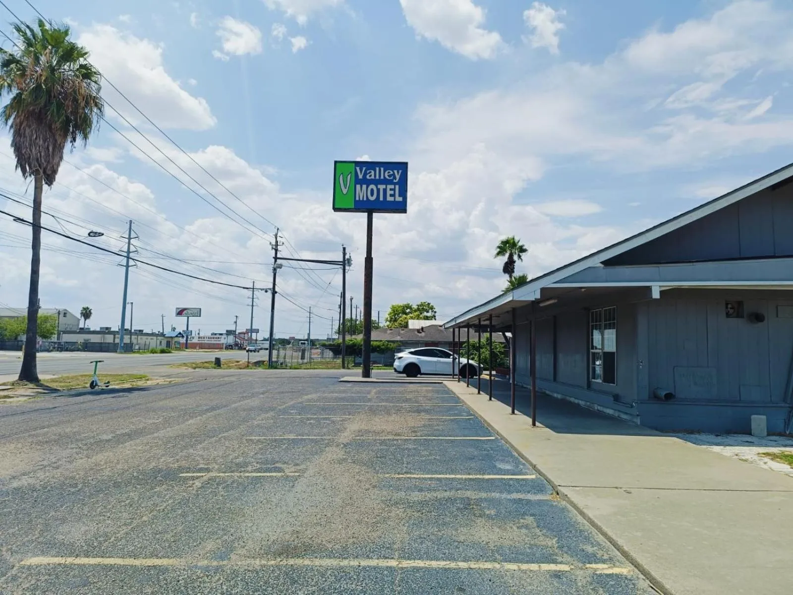 Property building in Valley Motel By Townhouse Corpus Christi Near Airport I 37