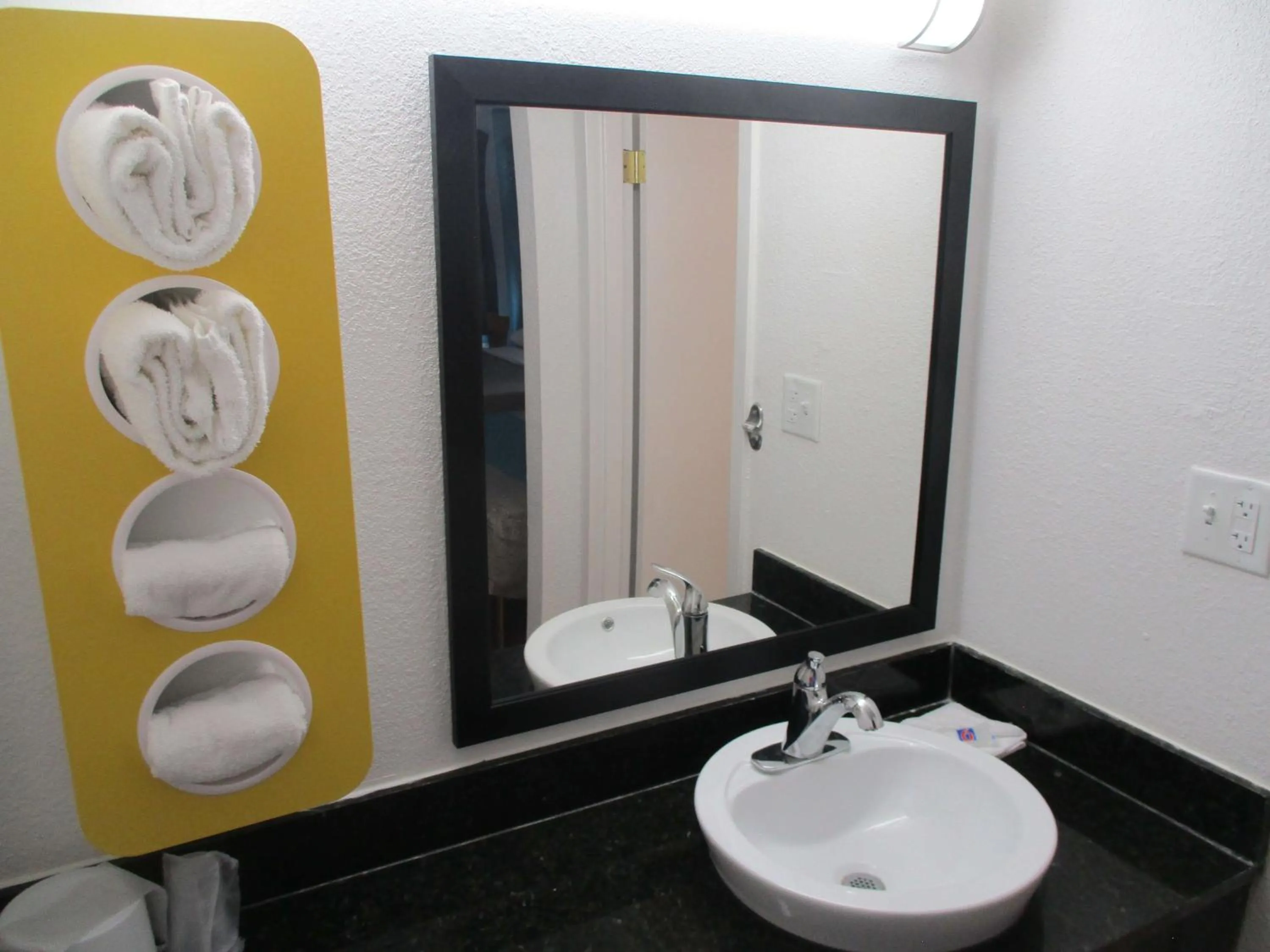 Bathroom in Motel 6 Chattanooga - Airport