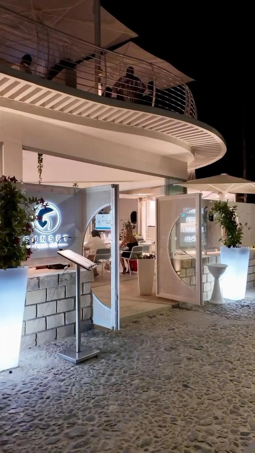 Night in Sunset Beach Club Tropea