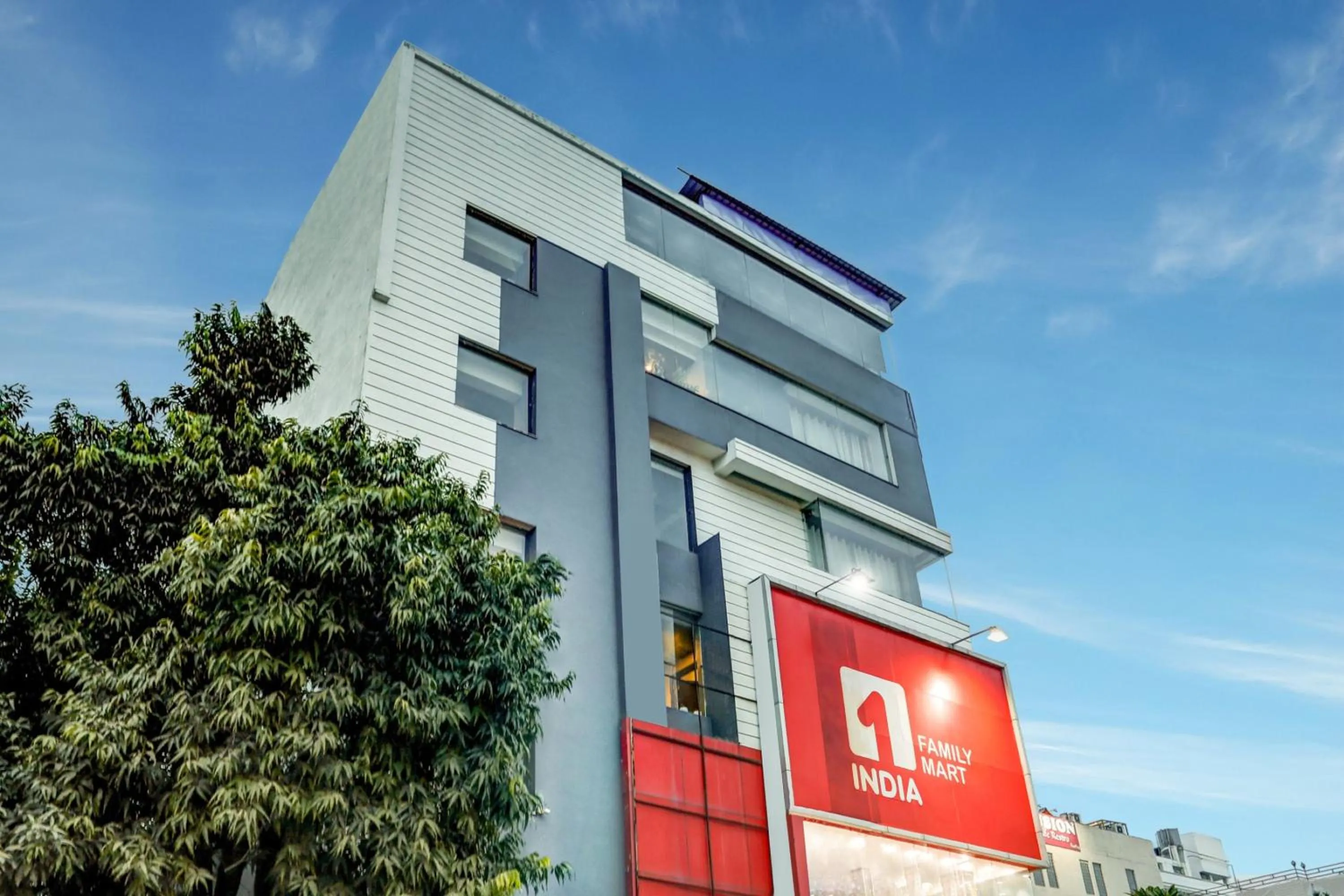 Facade/entrance in Townhouse Ranipur Mor