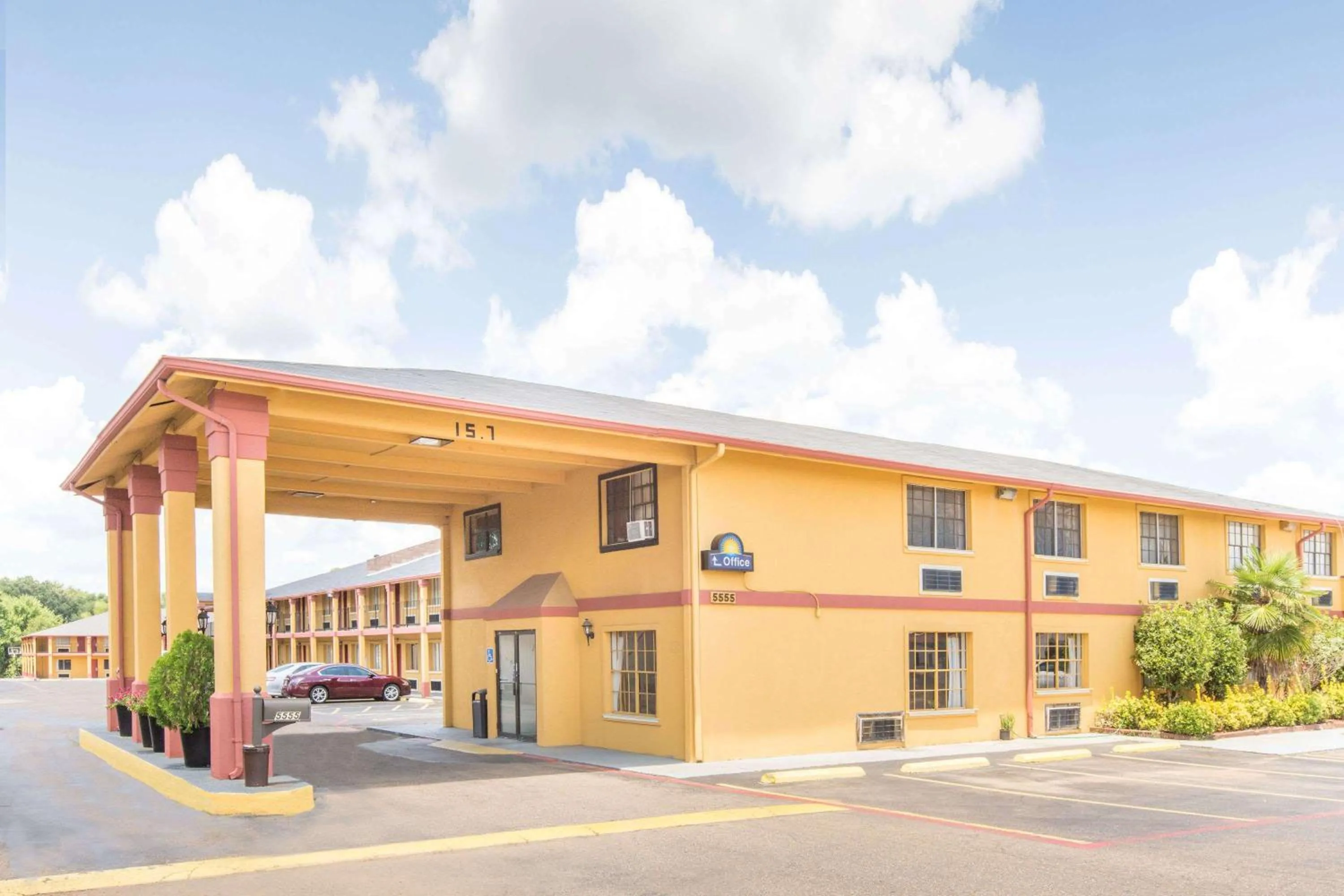Property building in Days Inn & Suites by Wyndham Marshall