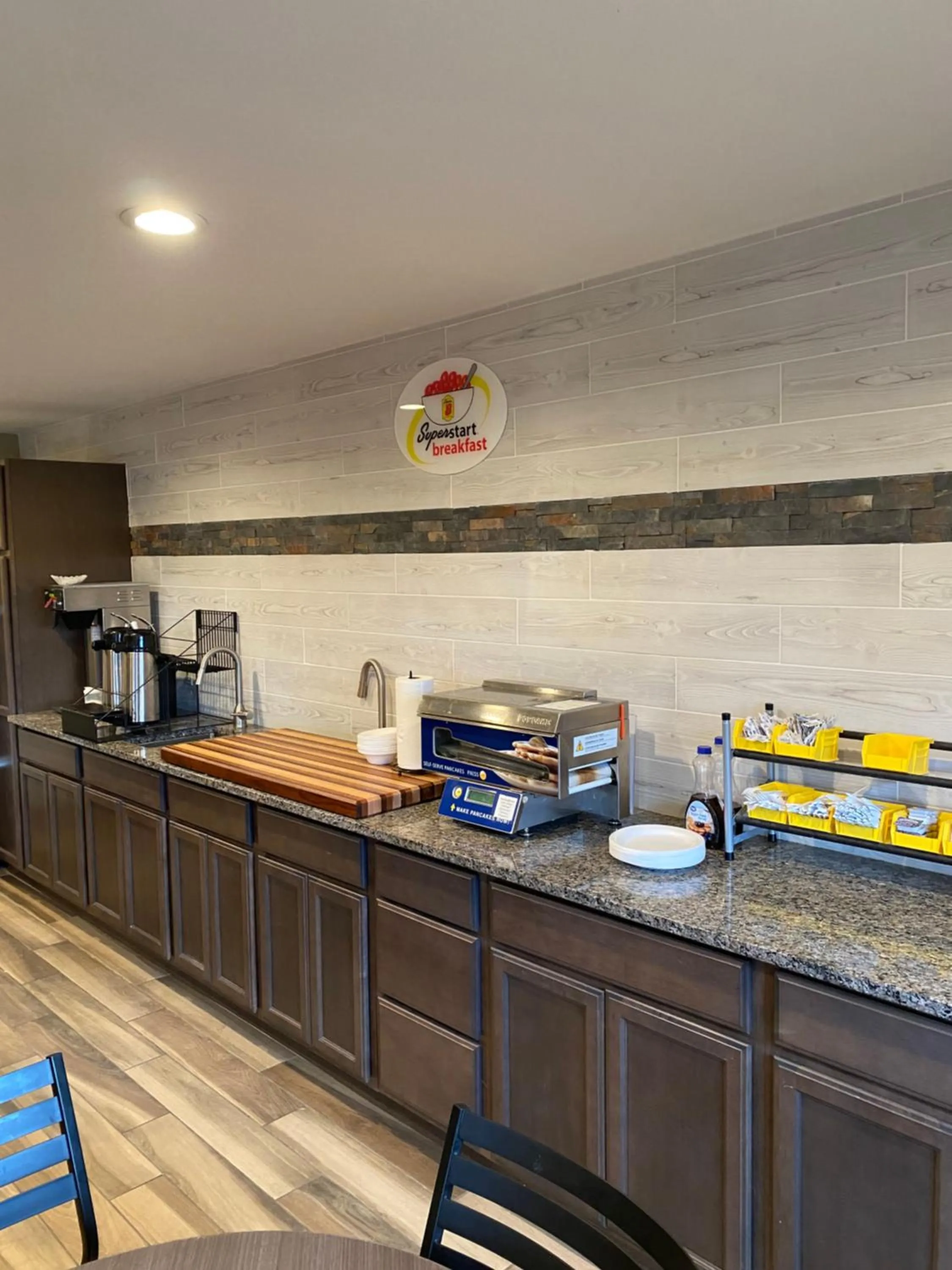 Breakfast in Super 8 by Wyndham Tulsa - Route 66