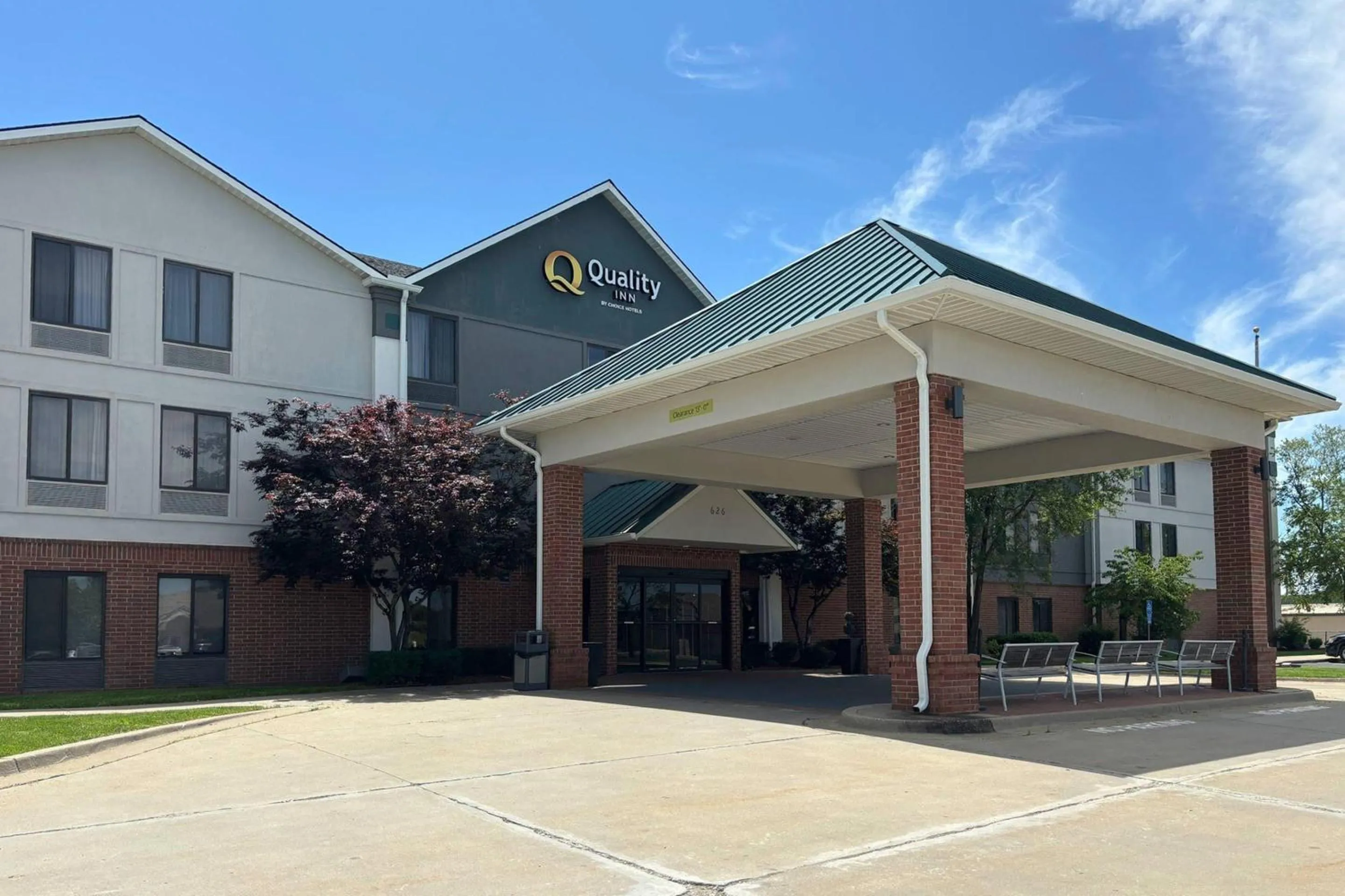 Property building in Quality Inn Warrensburg