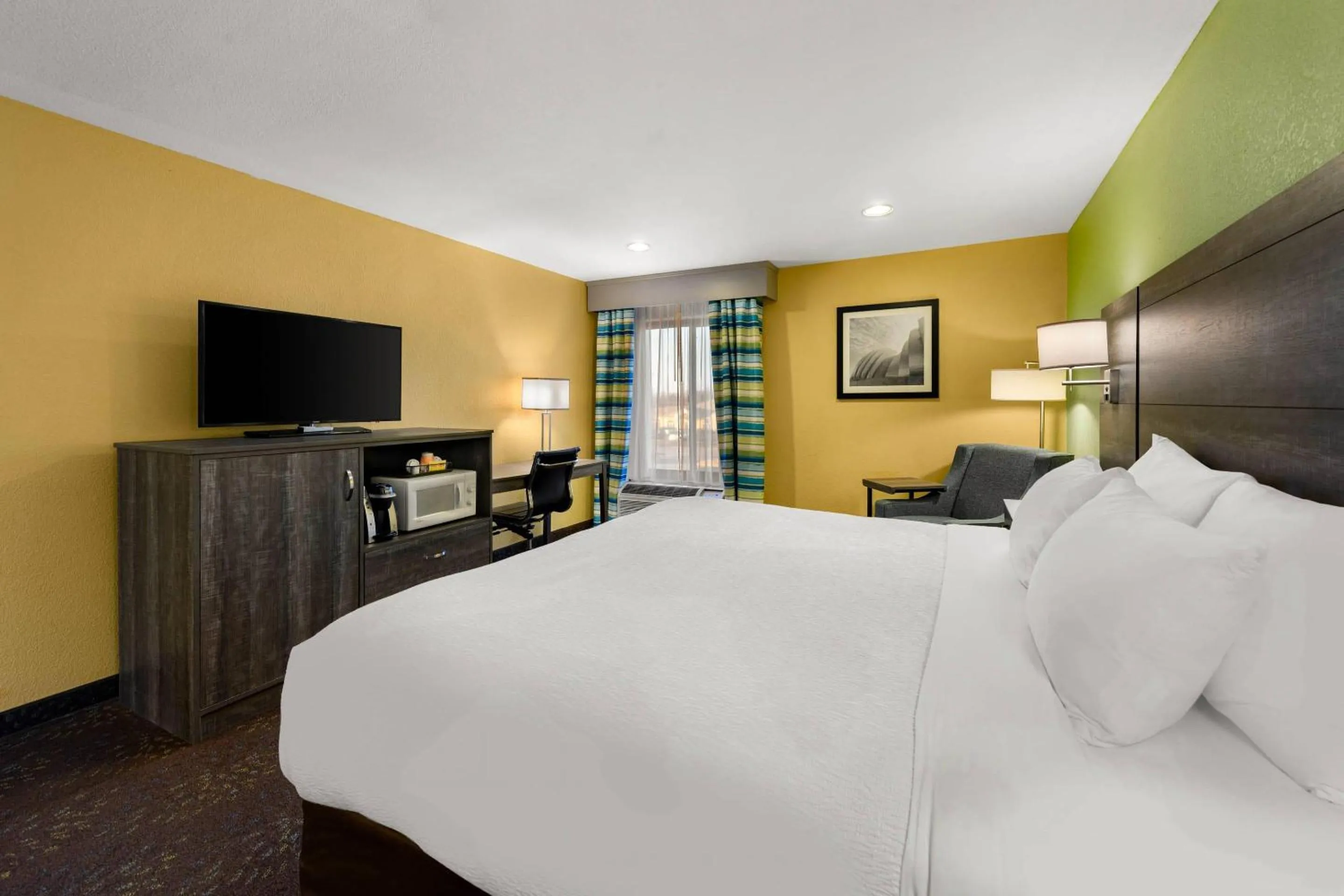 Bedroom, Bed in Quality Inn Warrensburg