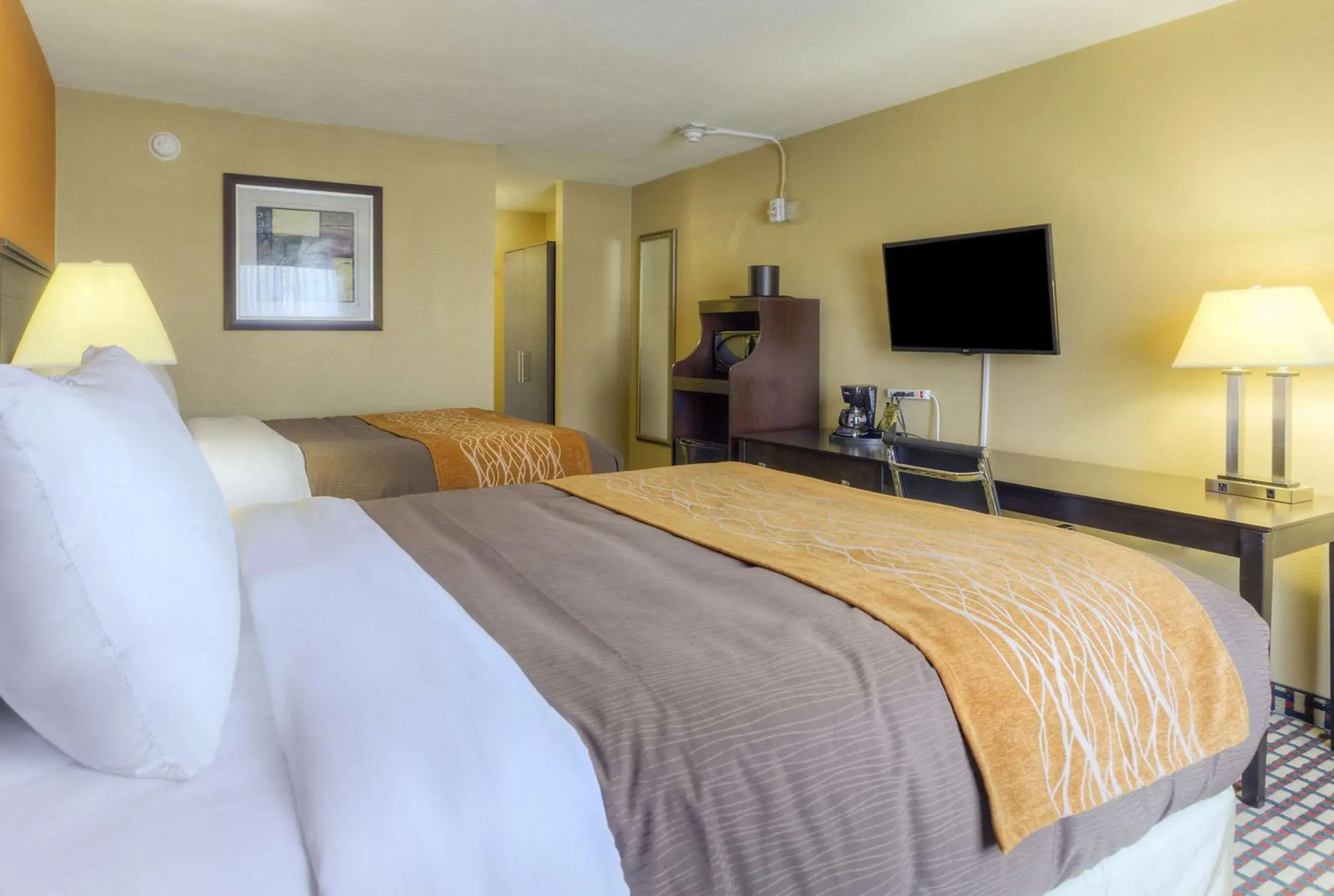 Queen Room with Two Queen Beds - Wheelchair Accessible/Non-Smoking in Quality Inn & Suites Chattanooga-East Ridge Queen Room with Two Queen Beds - Wheelchair Accessible/Non-Smoking in Quality Inn & Suites Chattanooga-East Ridge