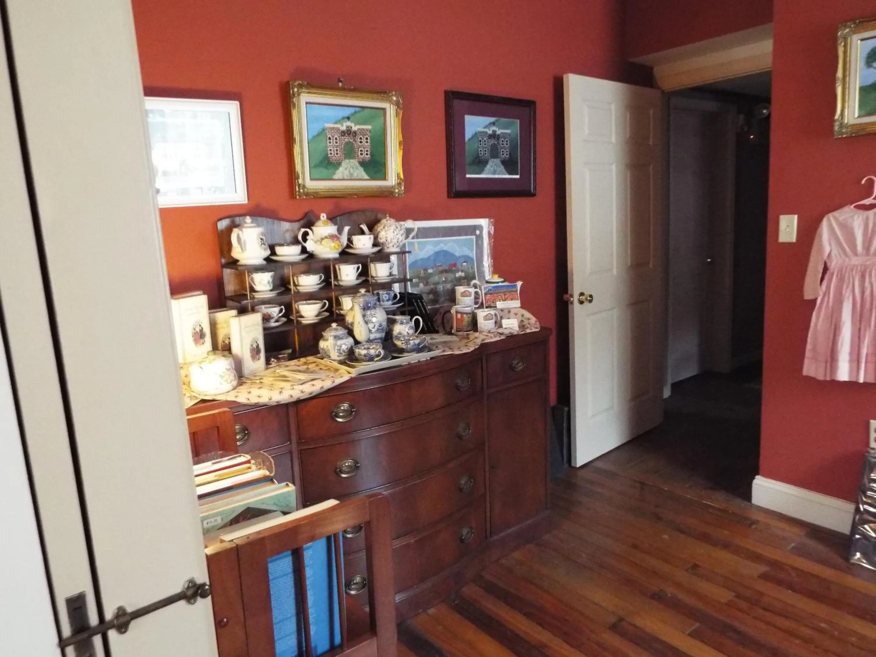 Living room in The Tillie Pierce House Inn