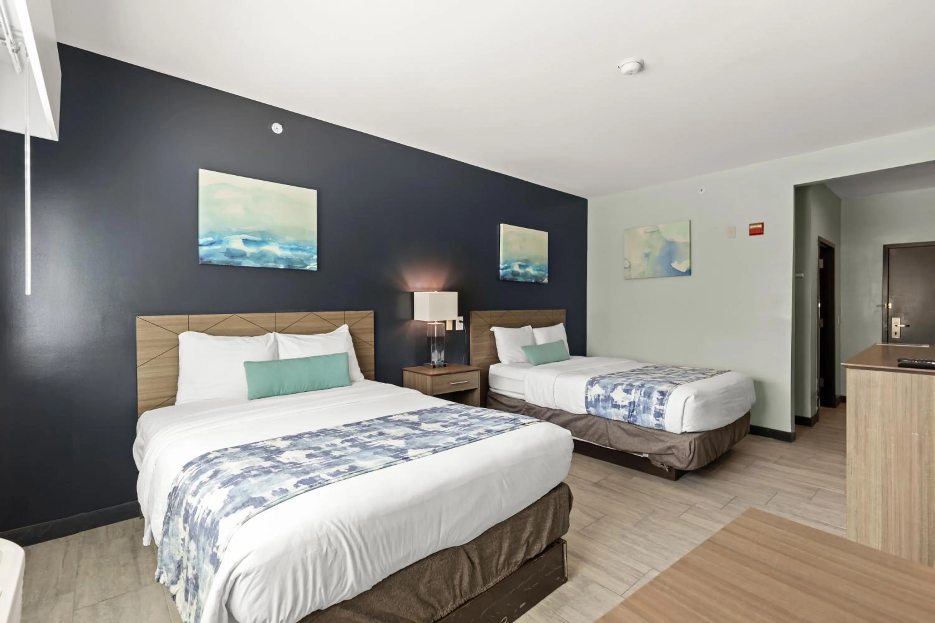 Photo of the whole room, Bed in Wingate by Wyndham Humble/Houston Intercontinental Airport