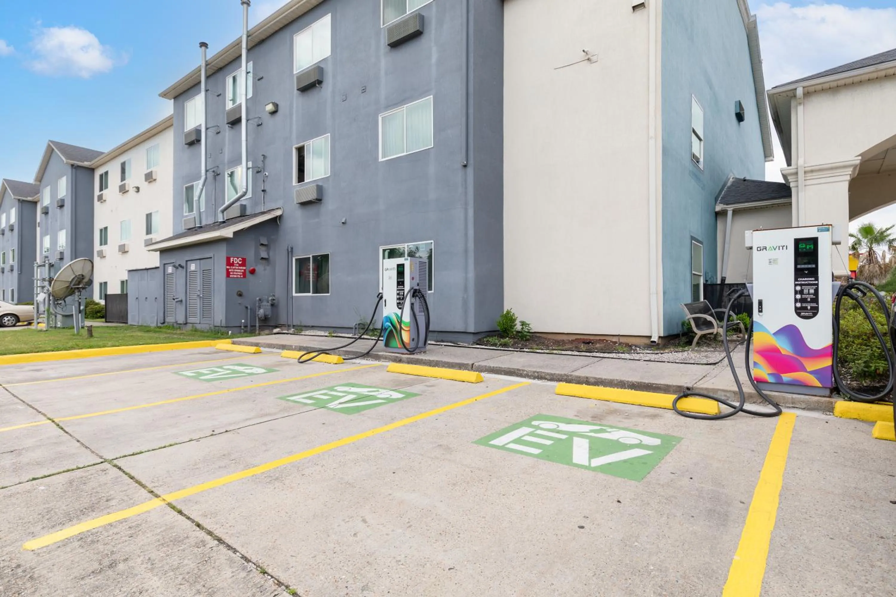 Parking in Wingate by Wyndham Humble/Houston Intercontinental Airport