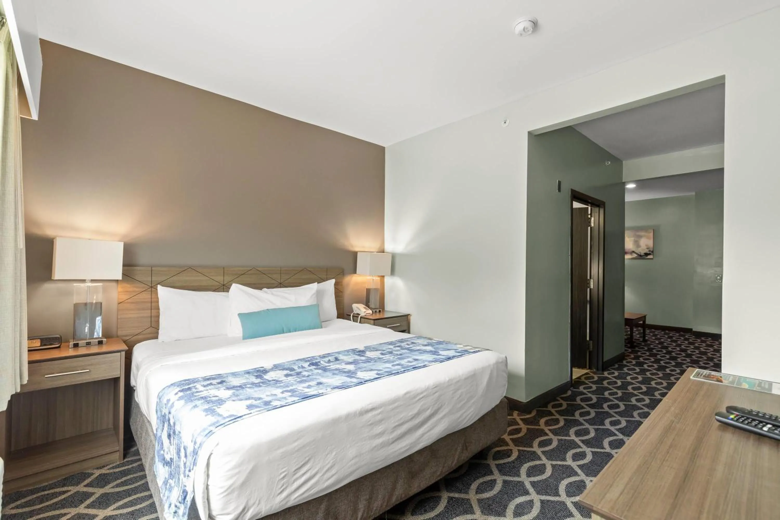 Photo of the whole room, Bed in Wingate by Wyndham Humble/Houston Intercontinental Airport