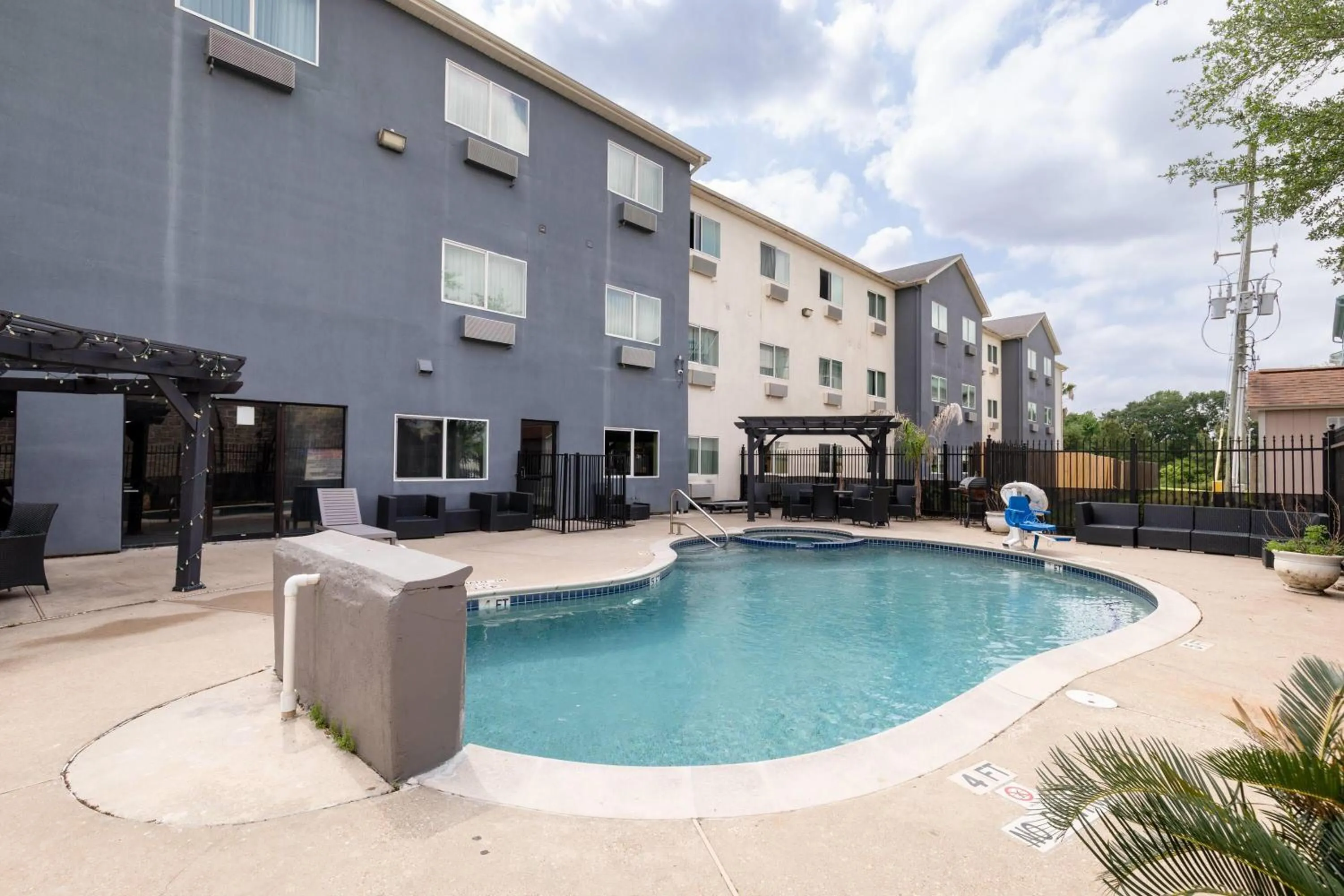 Pool view in Wingate by Wyndham Humble/Houston Intercontinental Airport