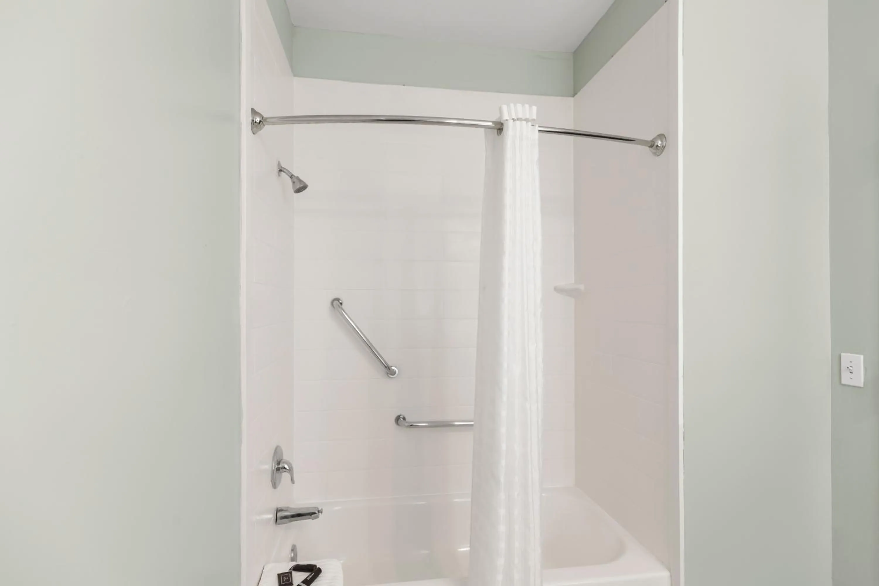 Bathroom in Wingate by Wyndham Humble/Houston Intercontinental Airport