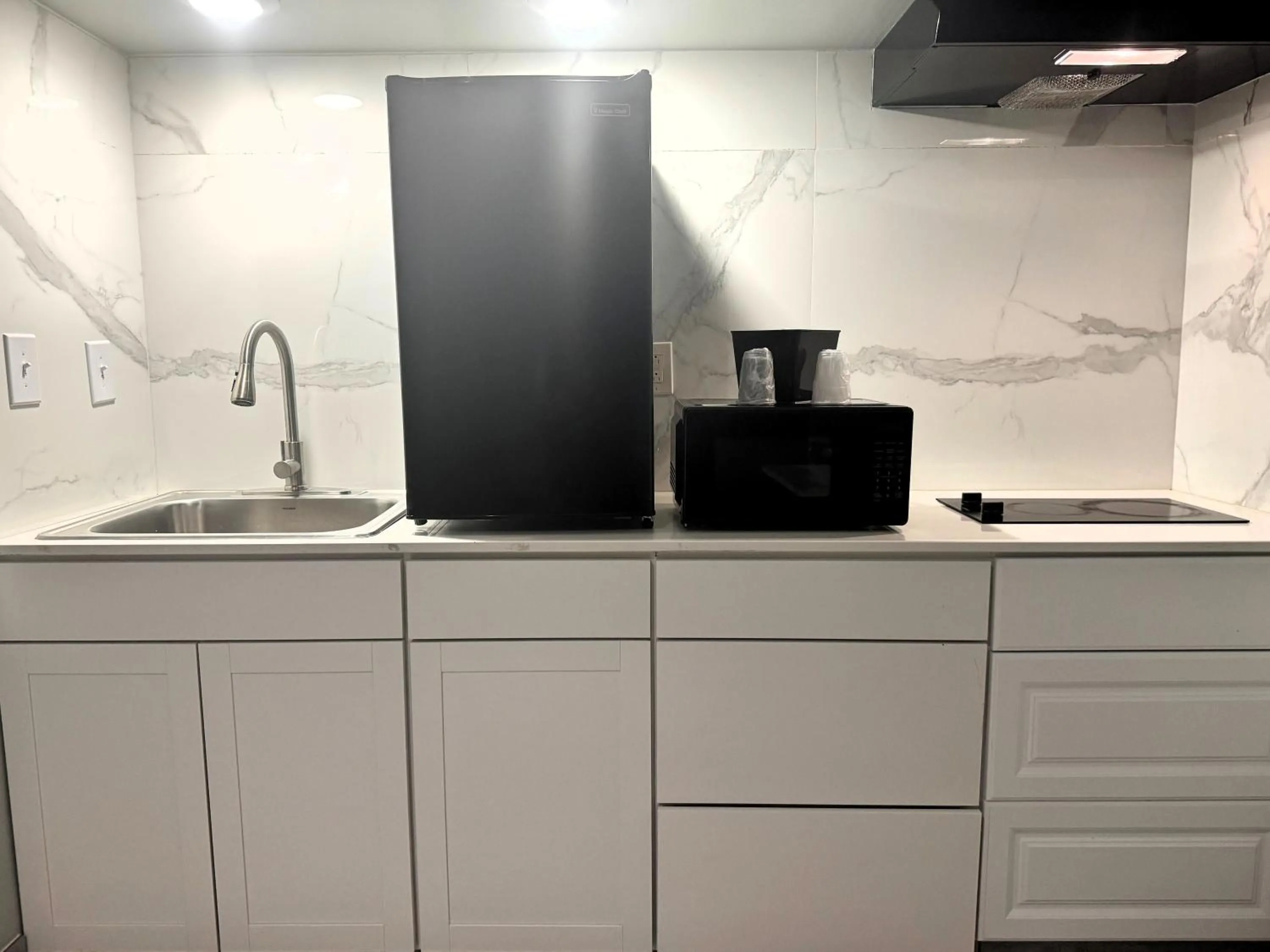 Kitchen or kitchenette in Wingate by Wyndham Humble/Houston Intercontinental Airport