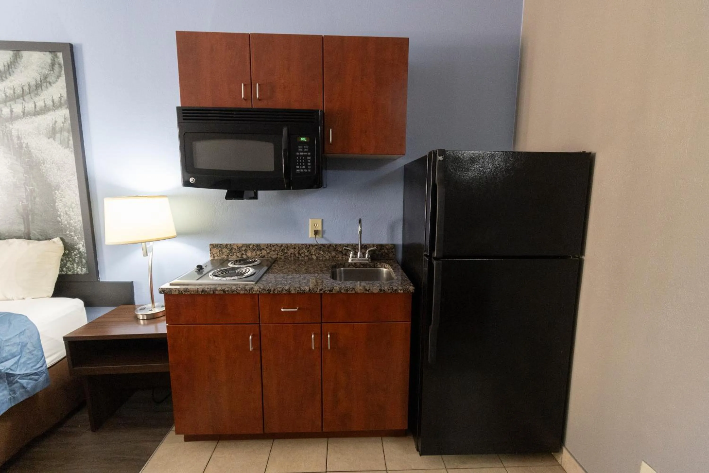 Kitchen or kitchenette in Super 8 by Wyndham Smithfield-Selma