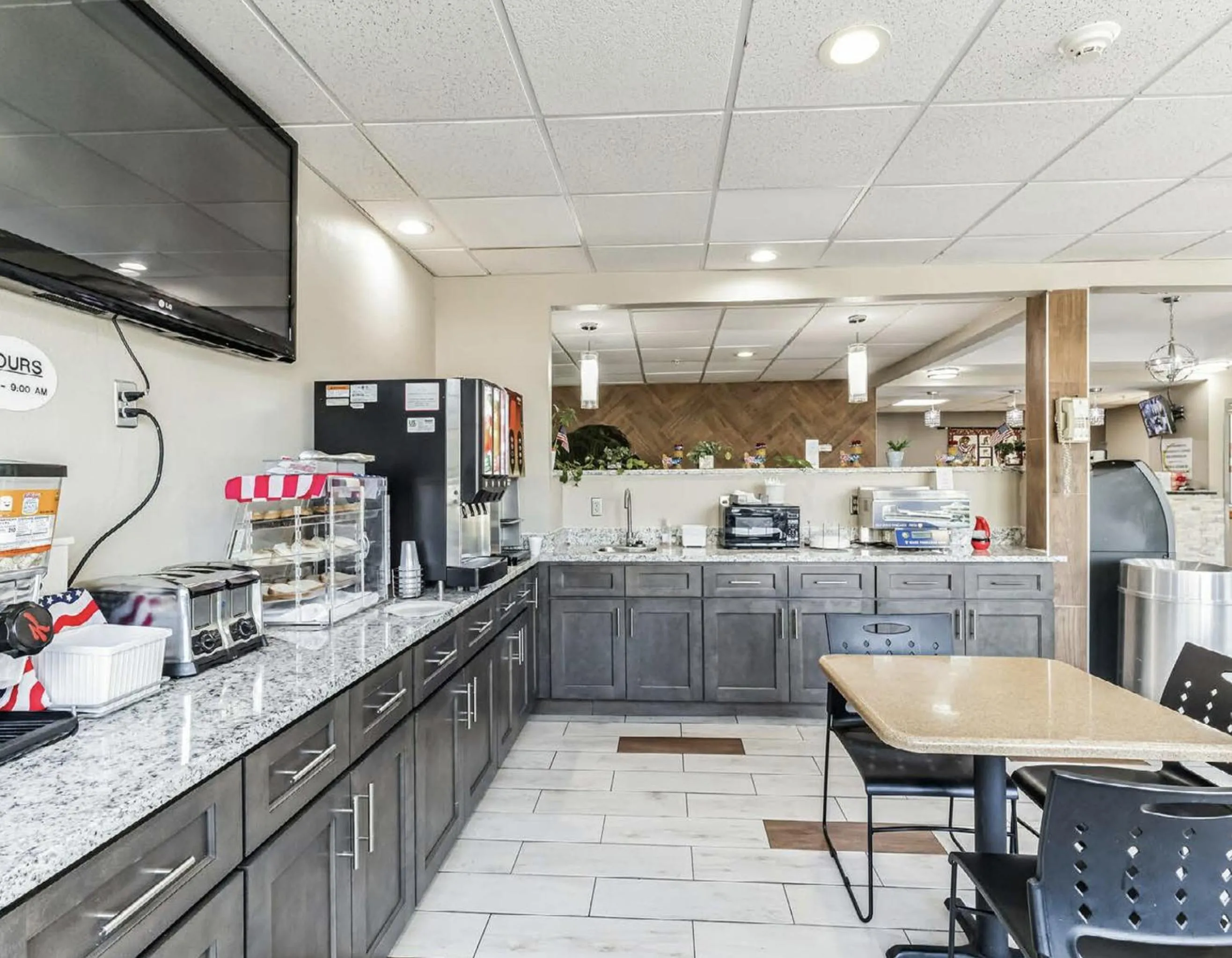 Restaurant/places to eat in Super 8 by Wyndham Smithfield-Selma