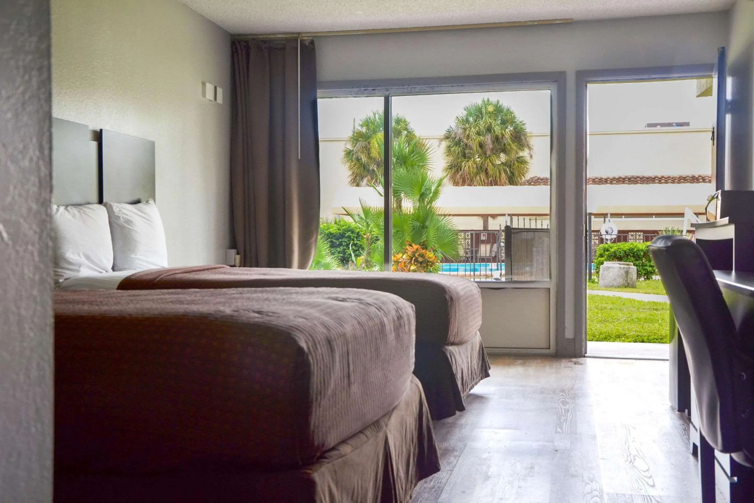 Bedroom, Bed in Rodeway Inn Sun City Center