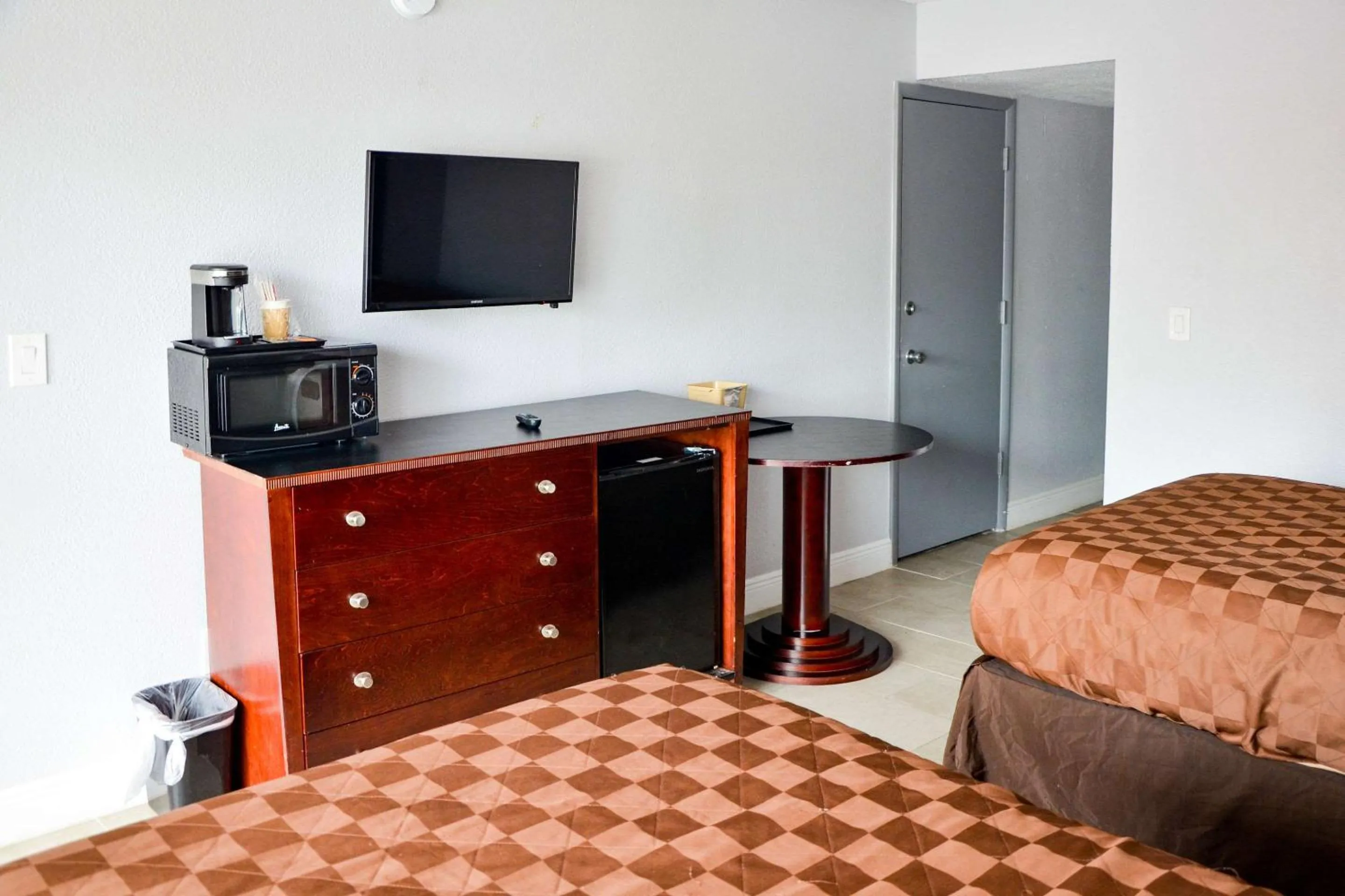 Bedroom, Bed in Rodeway Inn Sun City Center