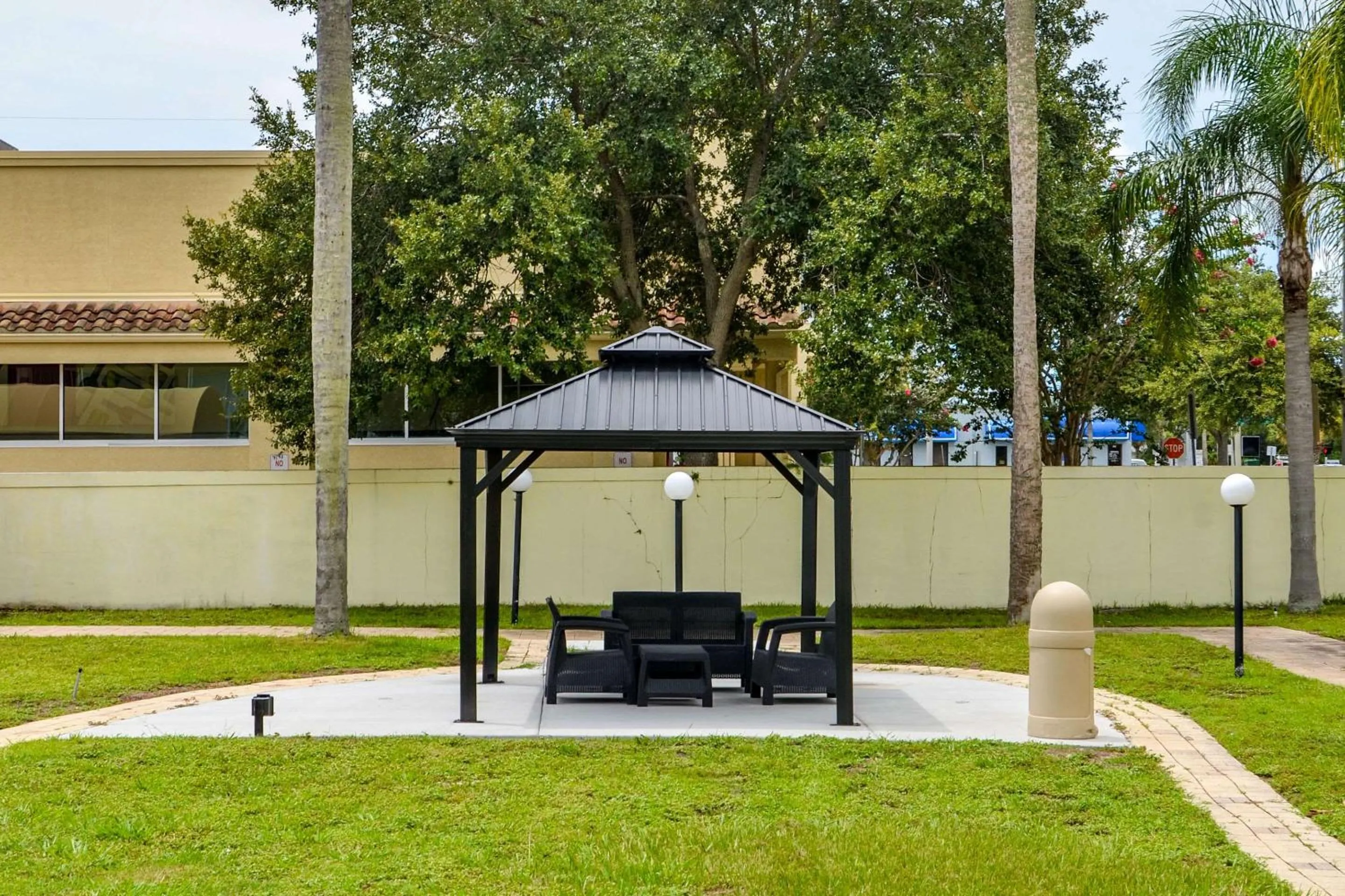 Swimming pool in Rodeway Inn Sun City Center