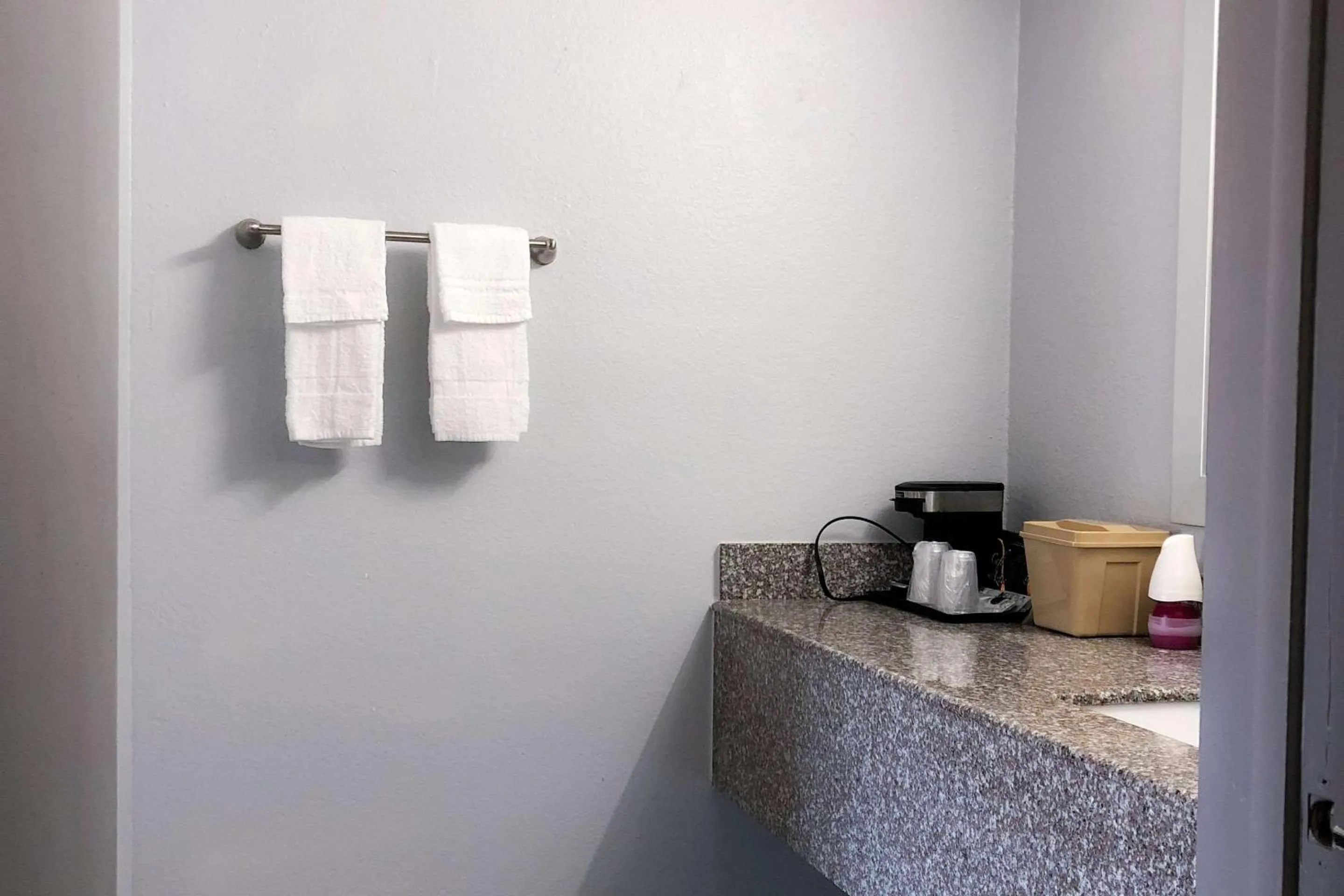 Bedroom in Rodeway Inn Sun City Center