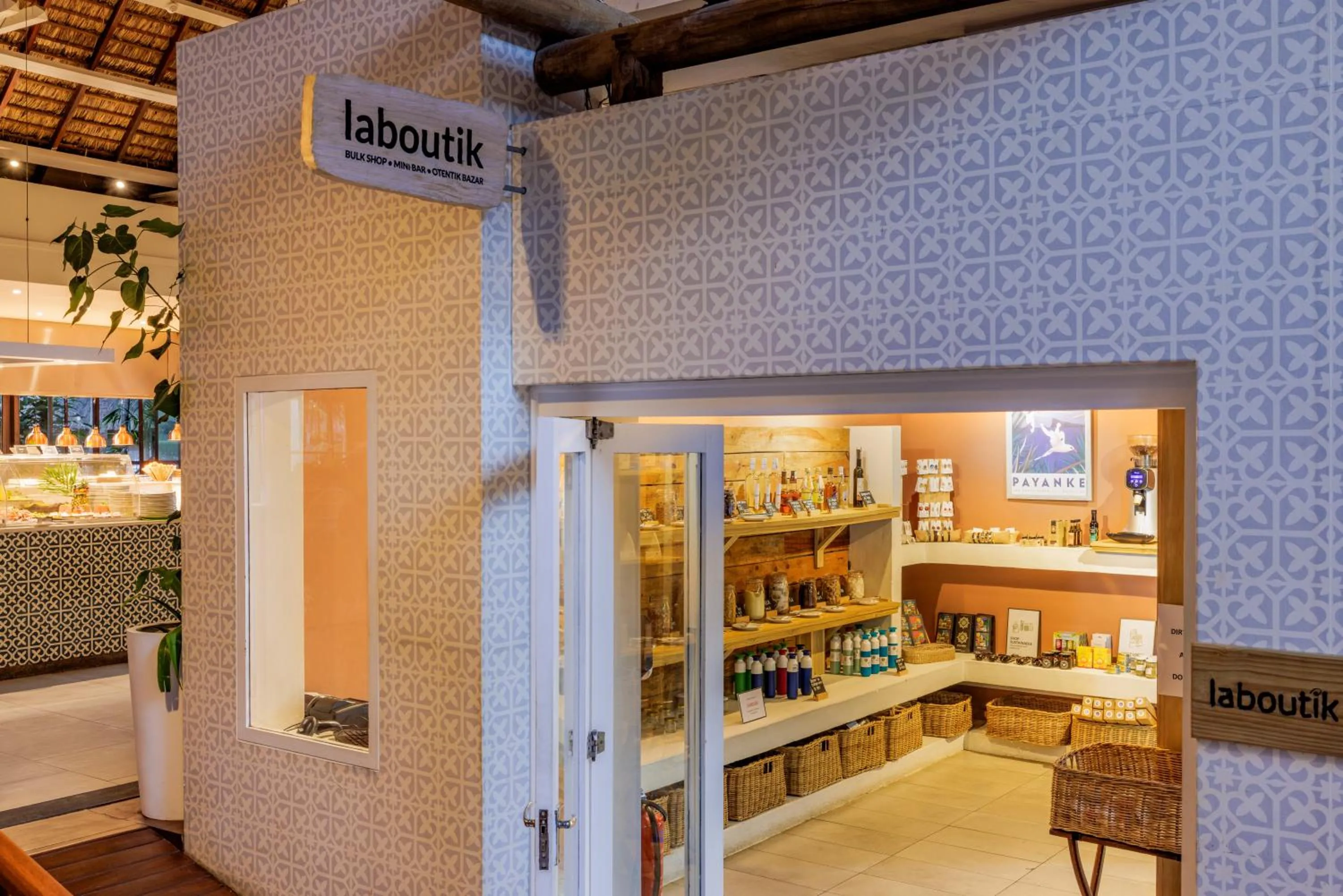 Food and drinks in Lagoon Attitude (Adults Only)