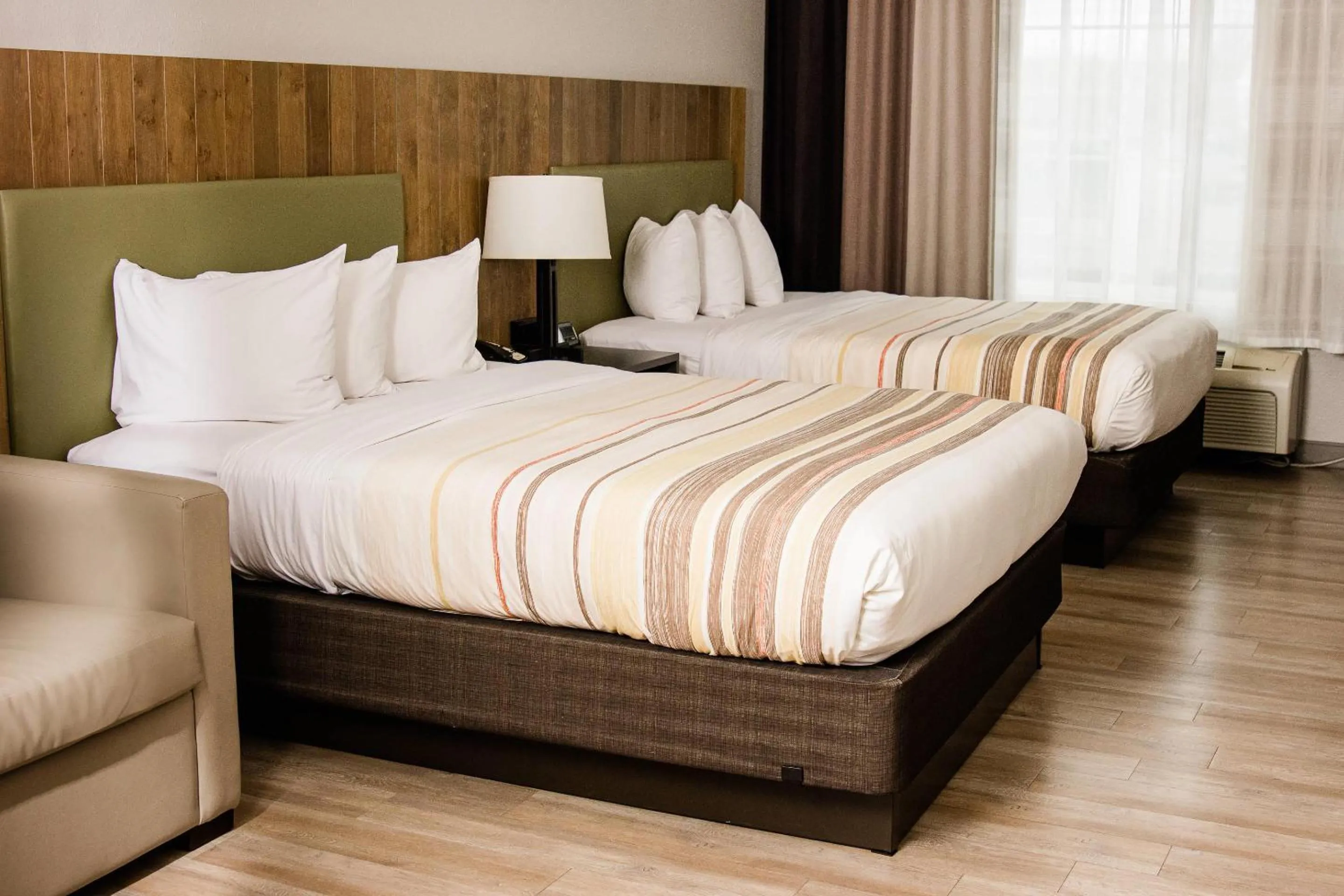 Bedroom, Bed in Country Inn & Suites by Radisson, Winchester, VA