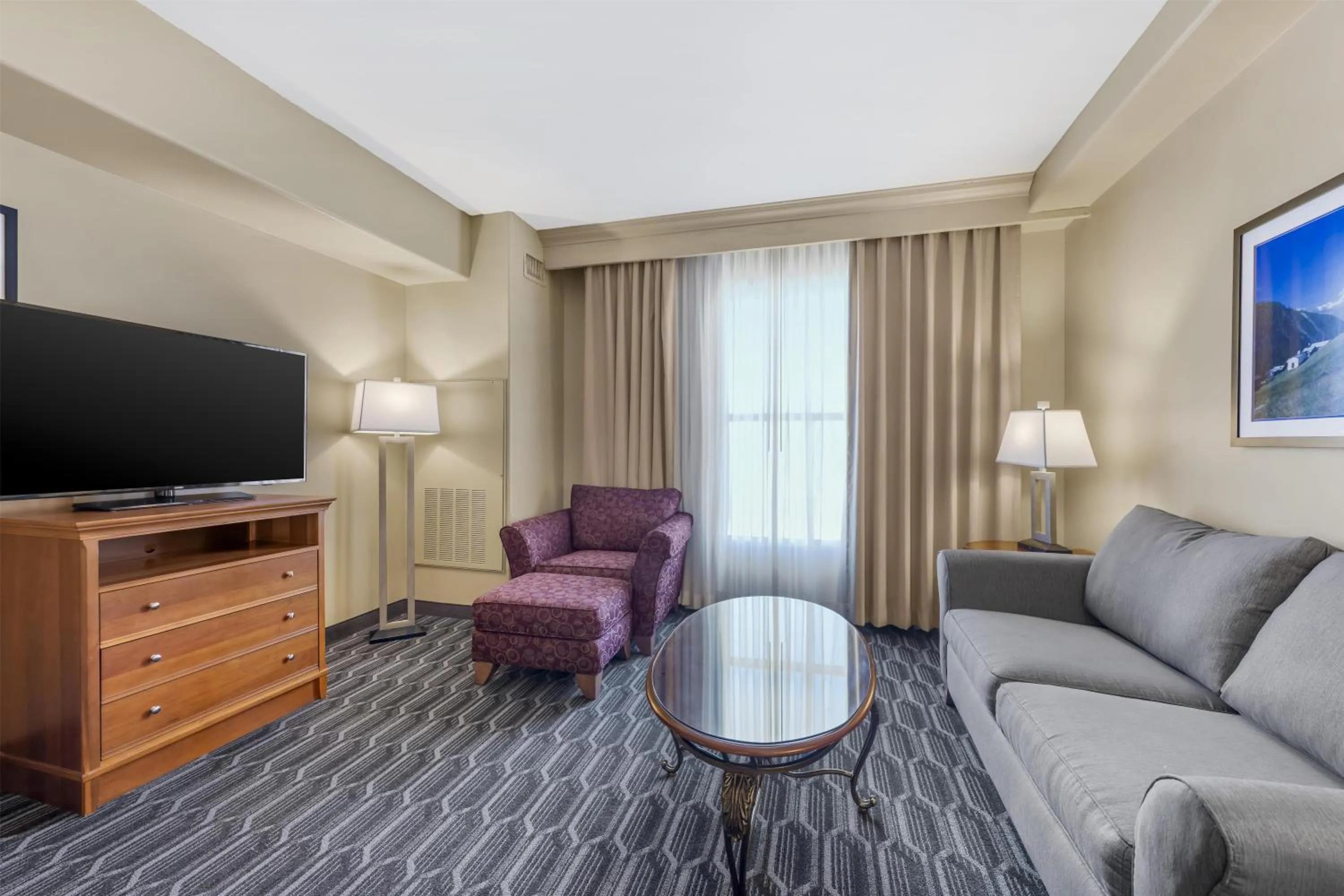 Bedroom in Best Western Plus Swiss Chalet Hotel & Suites