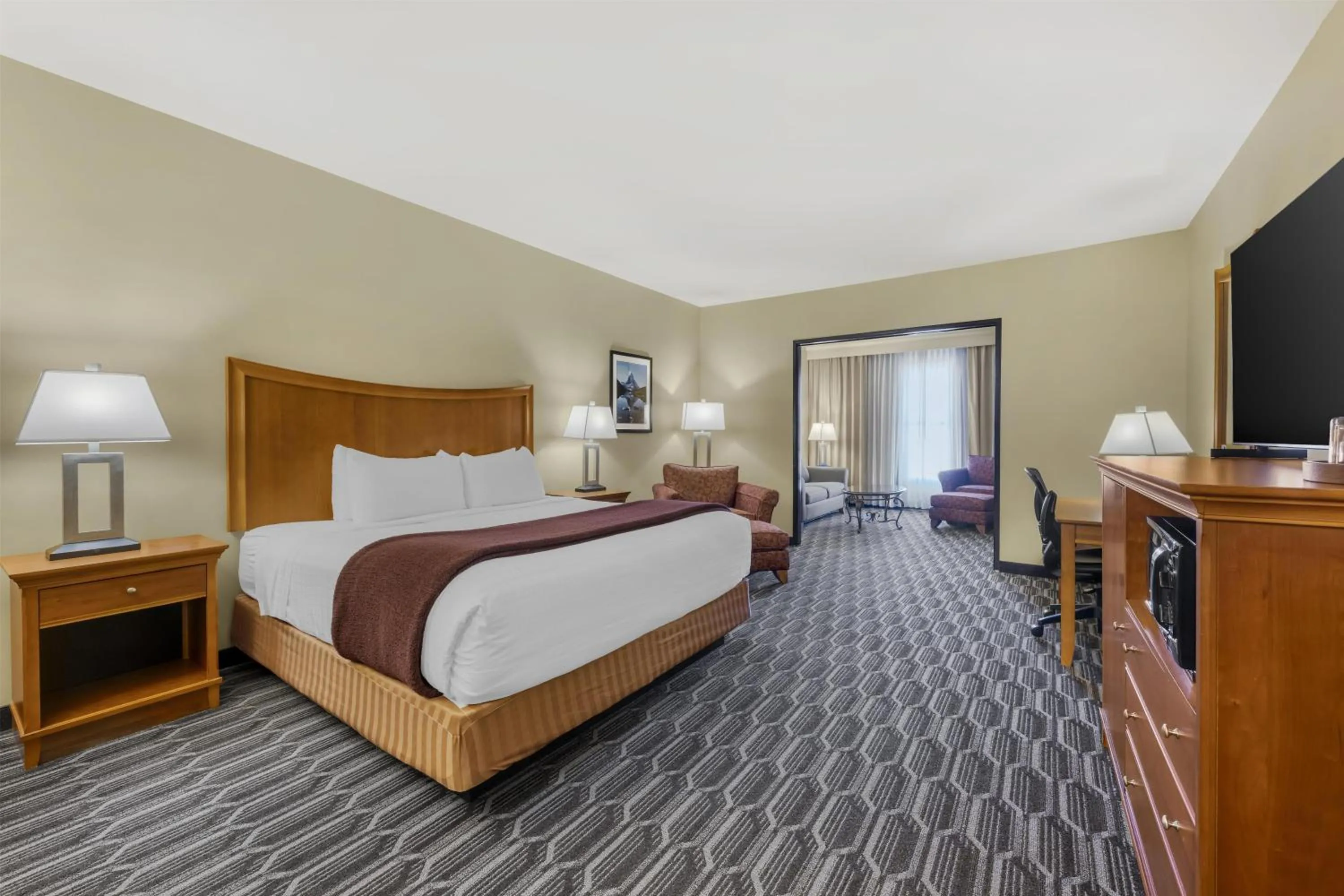 Bedroom, Bed in Best Western Plus Swiss Chalet Hotel & Suites