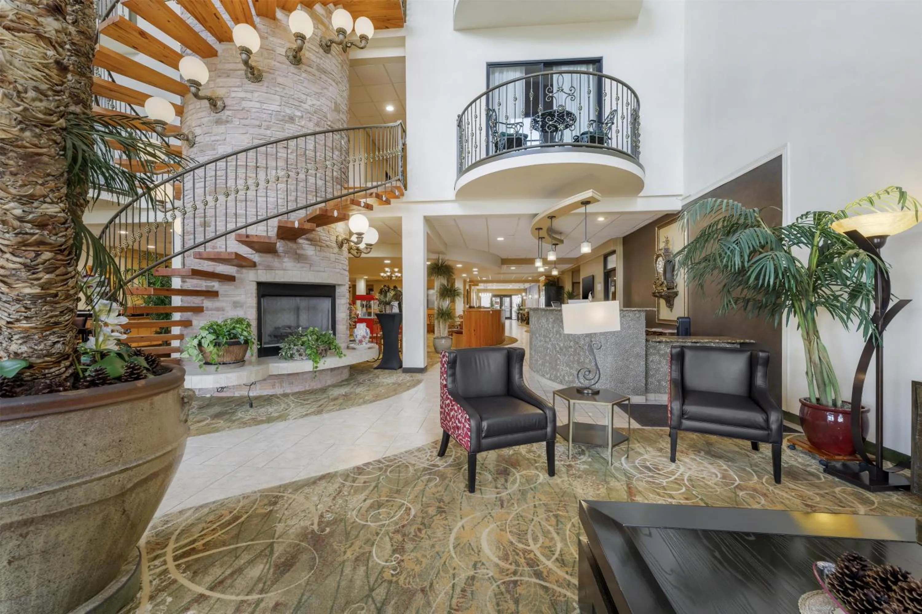 Lobby or reception in Best Western Plus Swiss Chalet Hotel & Suites