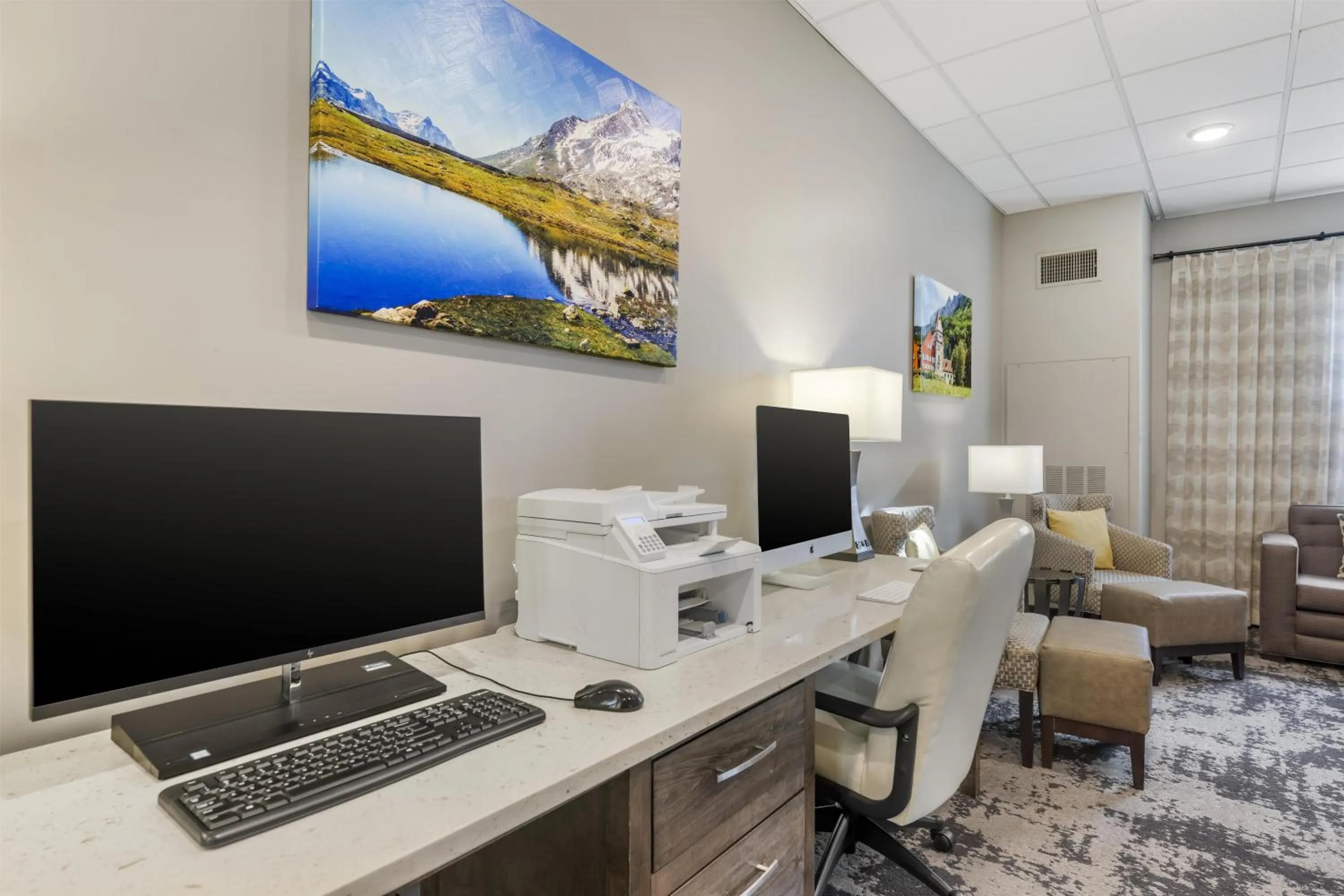 Business facilities in Best Western Plus Swiss Chalet Hotel & Suites