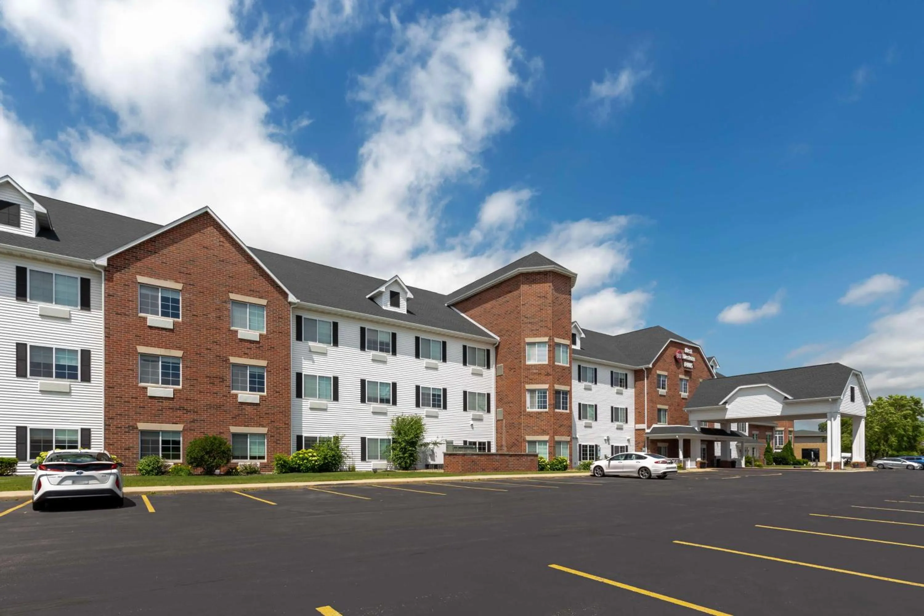 Property building in Best Western Plus Appleton Airport Mall Hotel