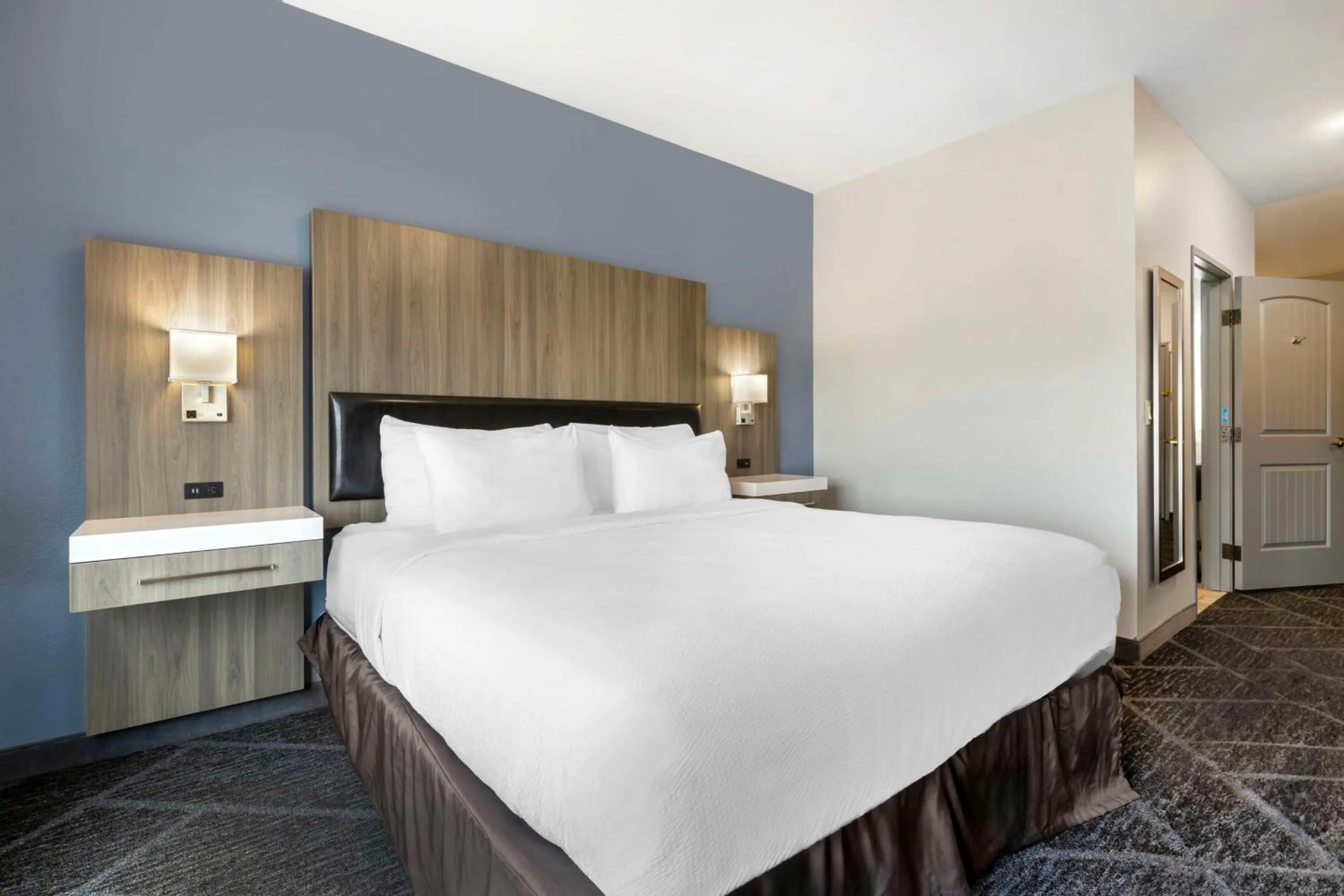 Bedroom, Bed in Best Western Plus Appleton Airport Mall Hotel