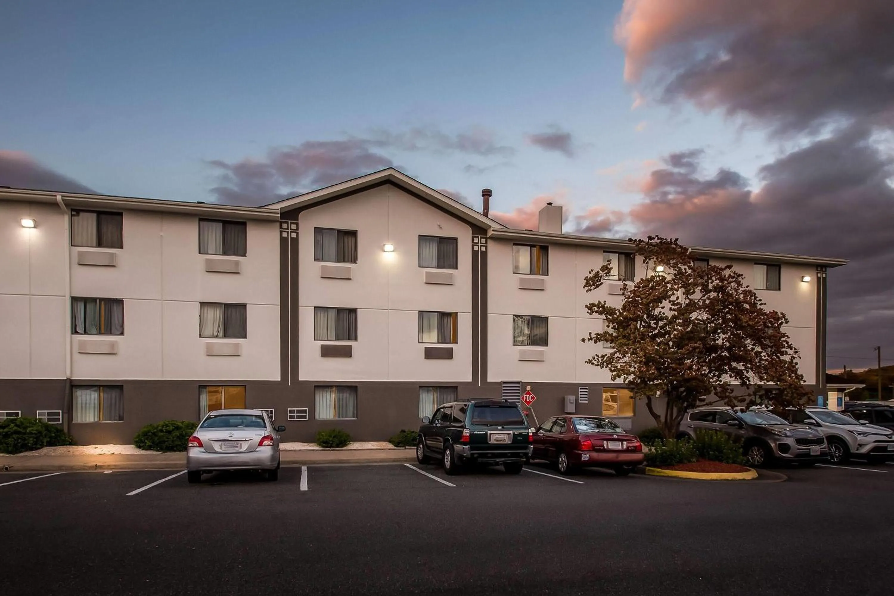 Property building in Super 8 by Wyndham Dumfries/Quantico