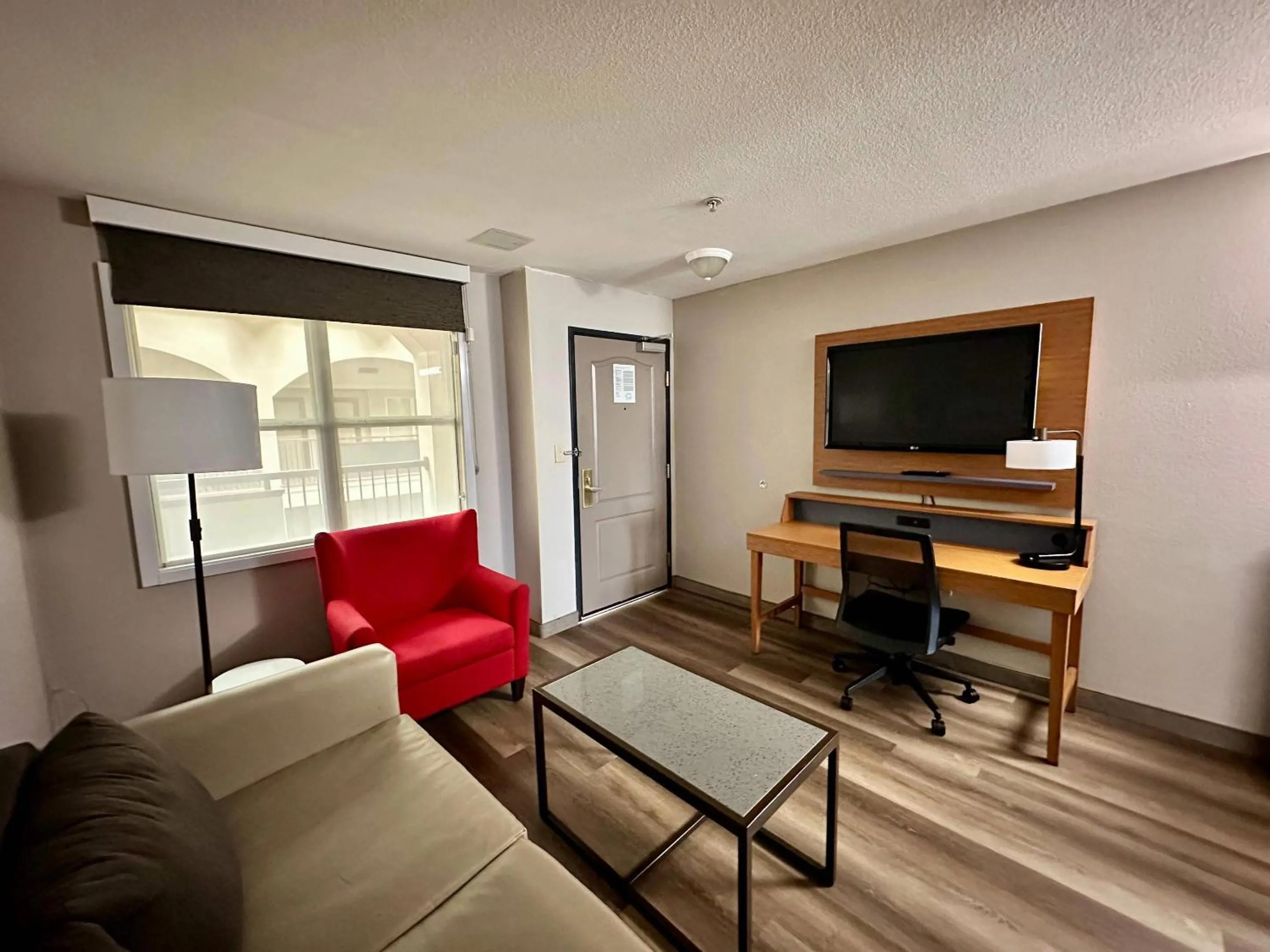 Bedroom in Country Inn & Suites by Radisson, Athens, GA