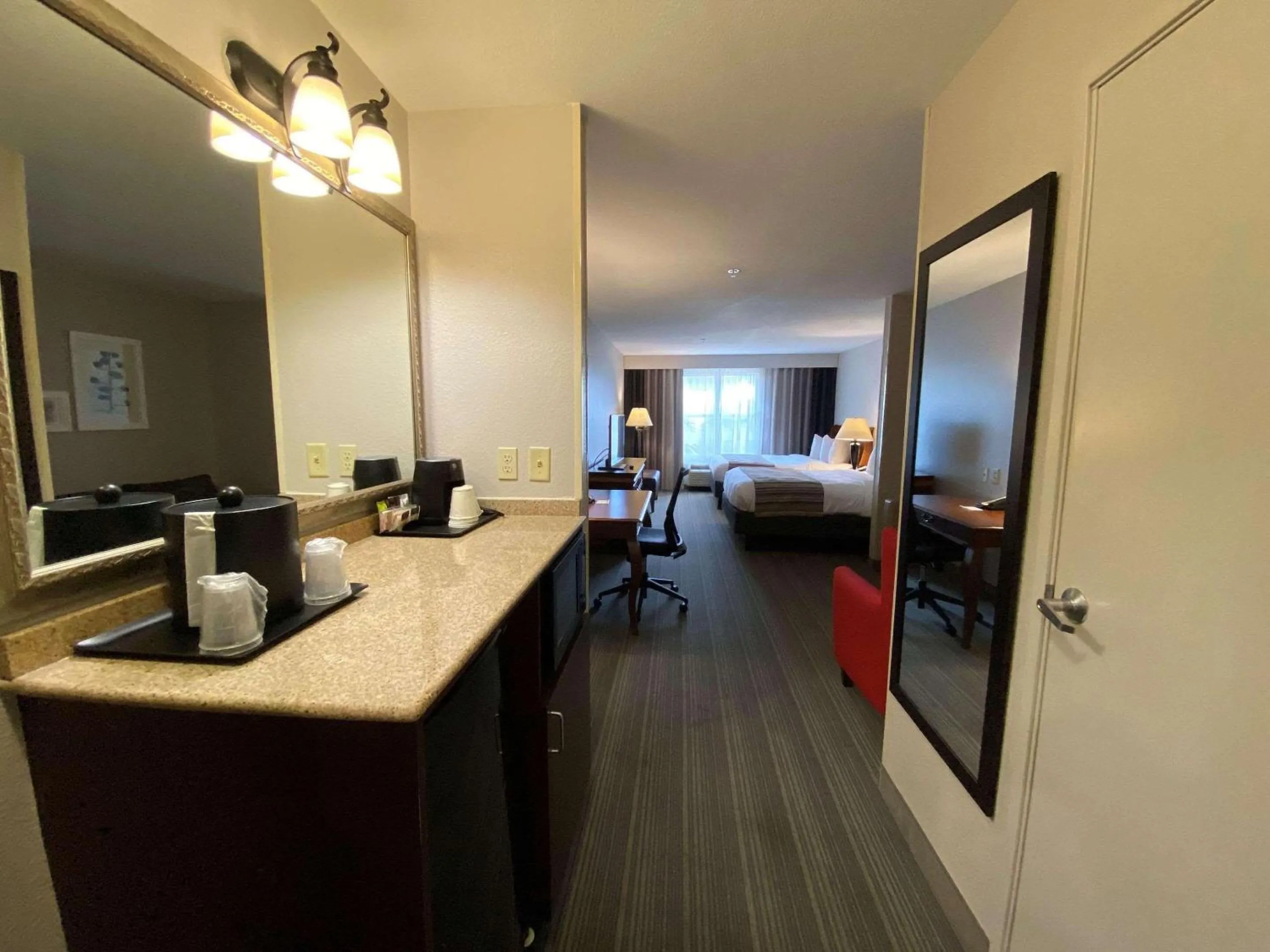 Bedroom, Bed in Country Inn & Suites by Radisson, Athens, GA