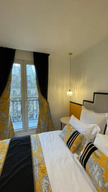 Bed in Hotel Cluny Square