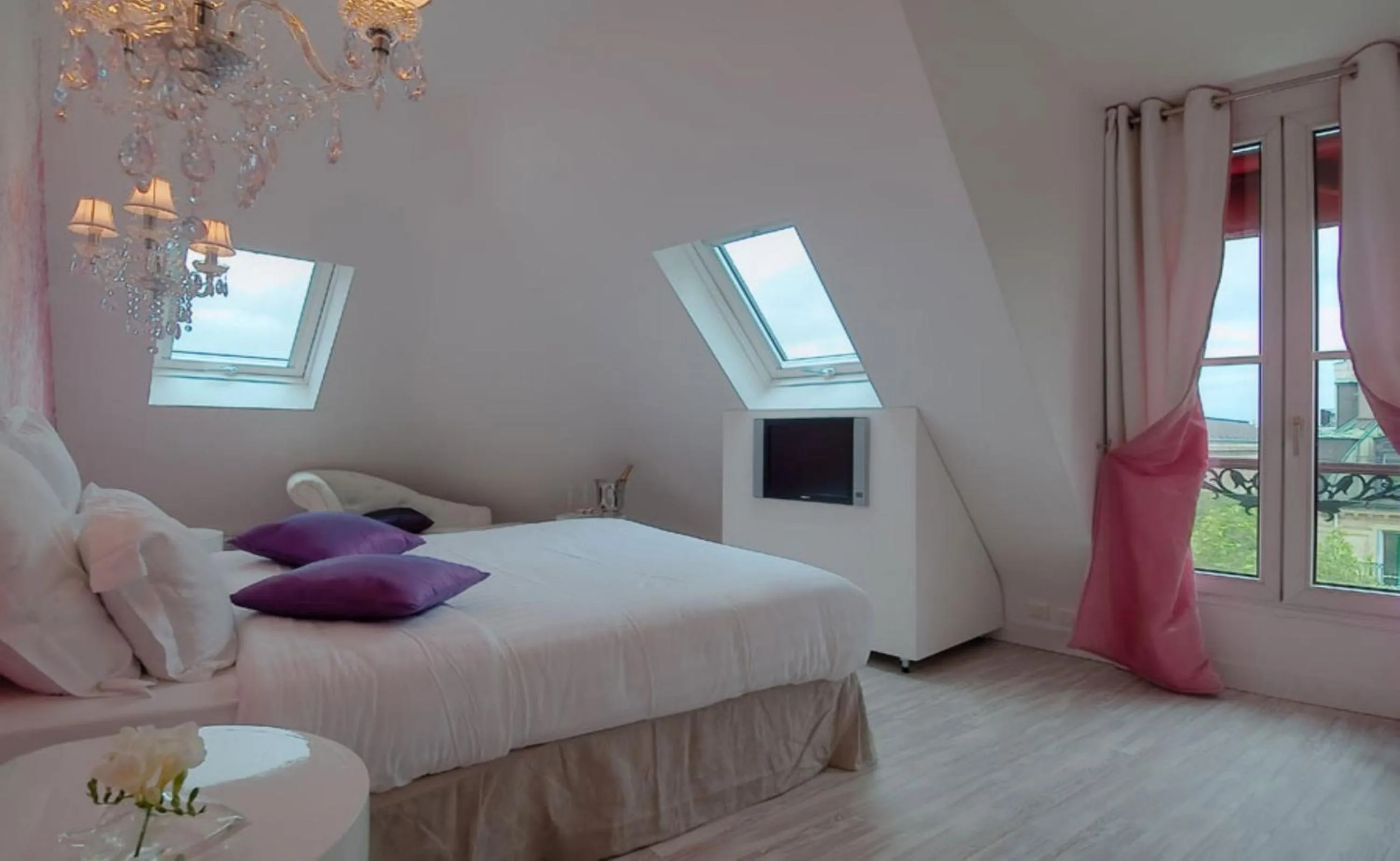 Bed in Hotel Cluny Square