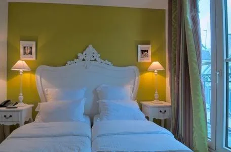 Bed in Hotel Cluny Square