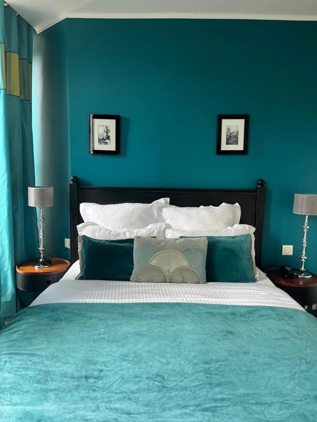 Bed in Hotel Cluny Square