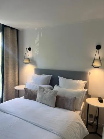 Bed in Hotel Cluny Square